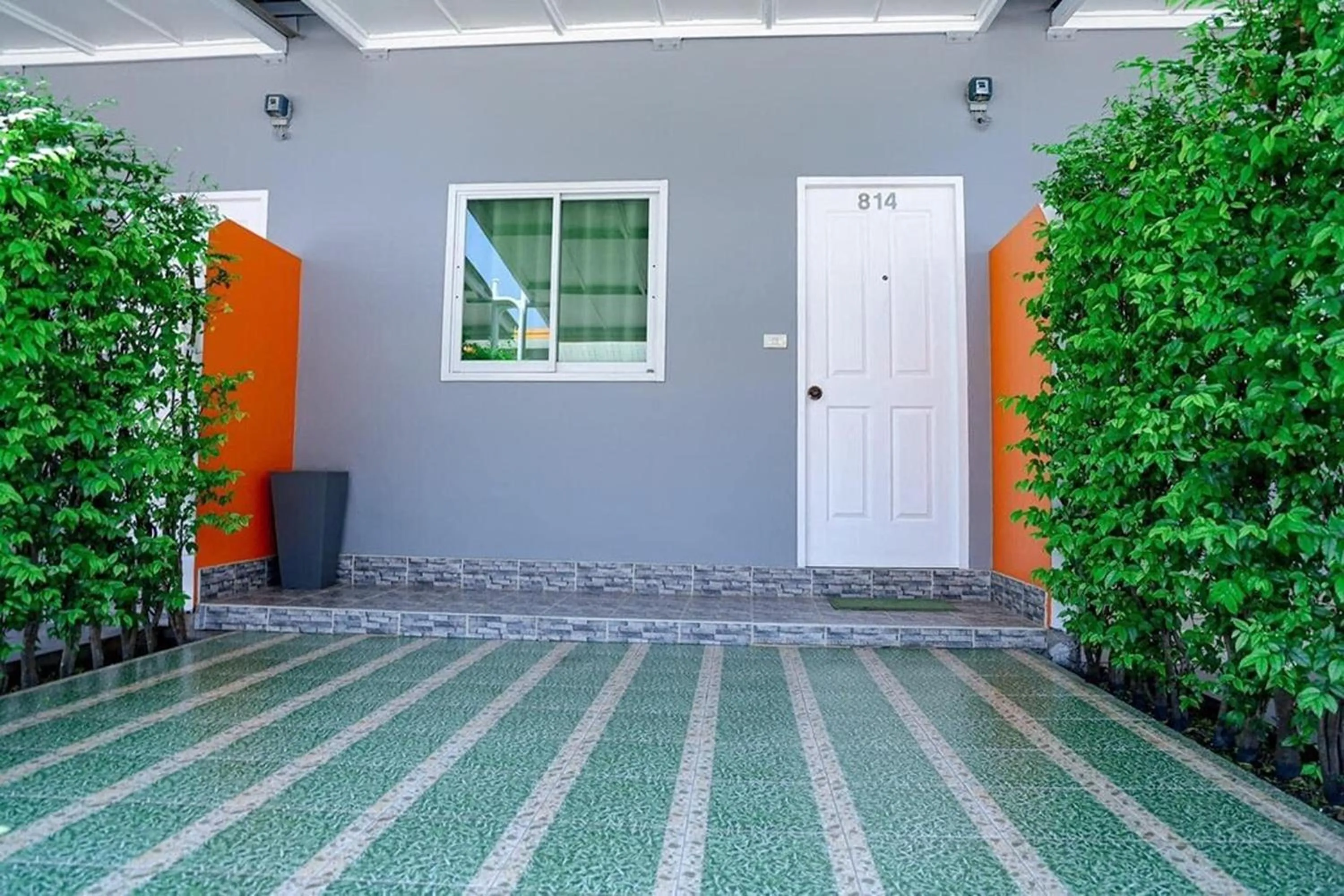 Facade/entrance in Full House Udon