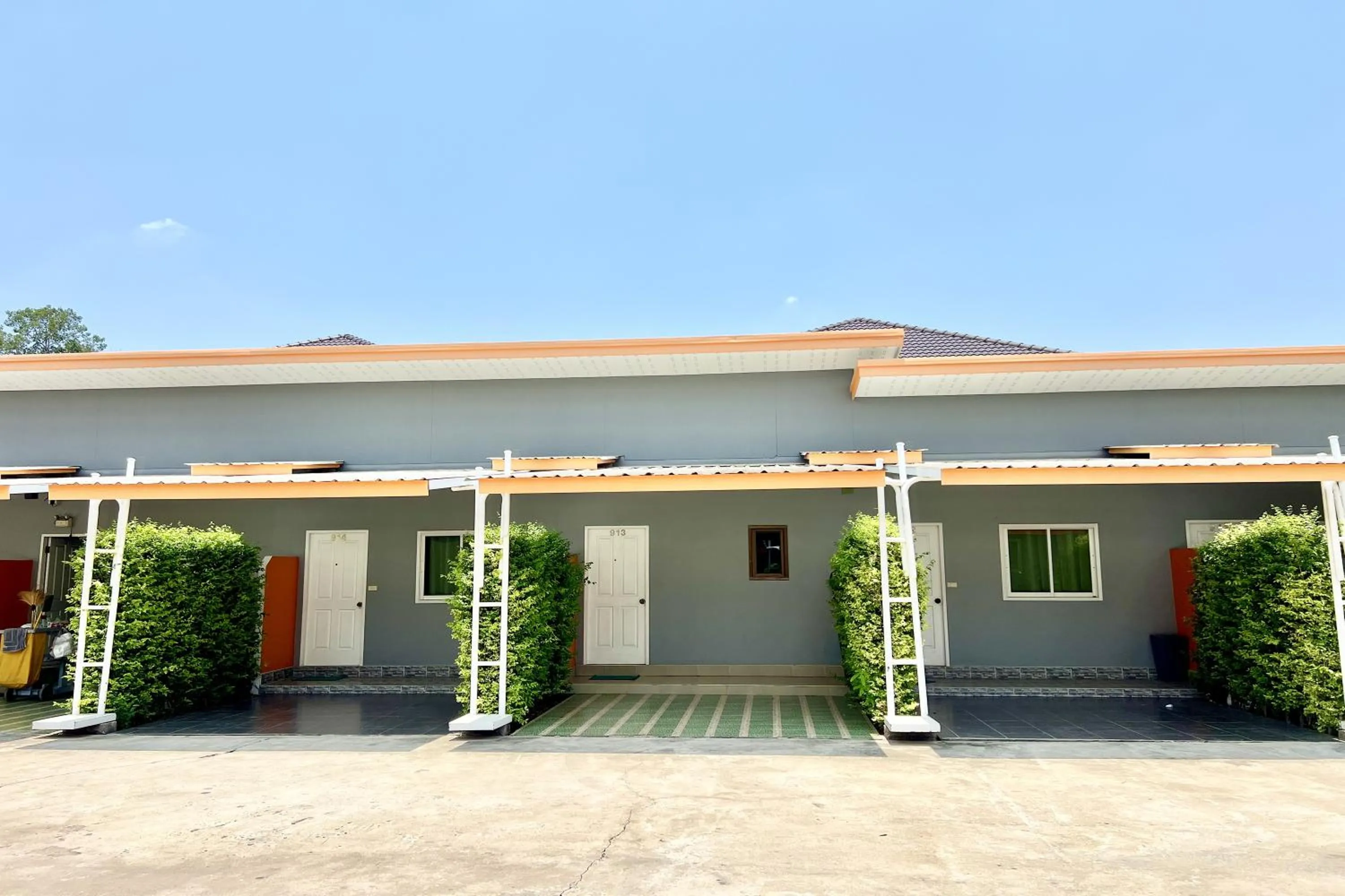 Property building in Full House Udon