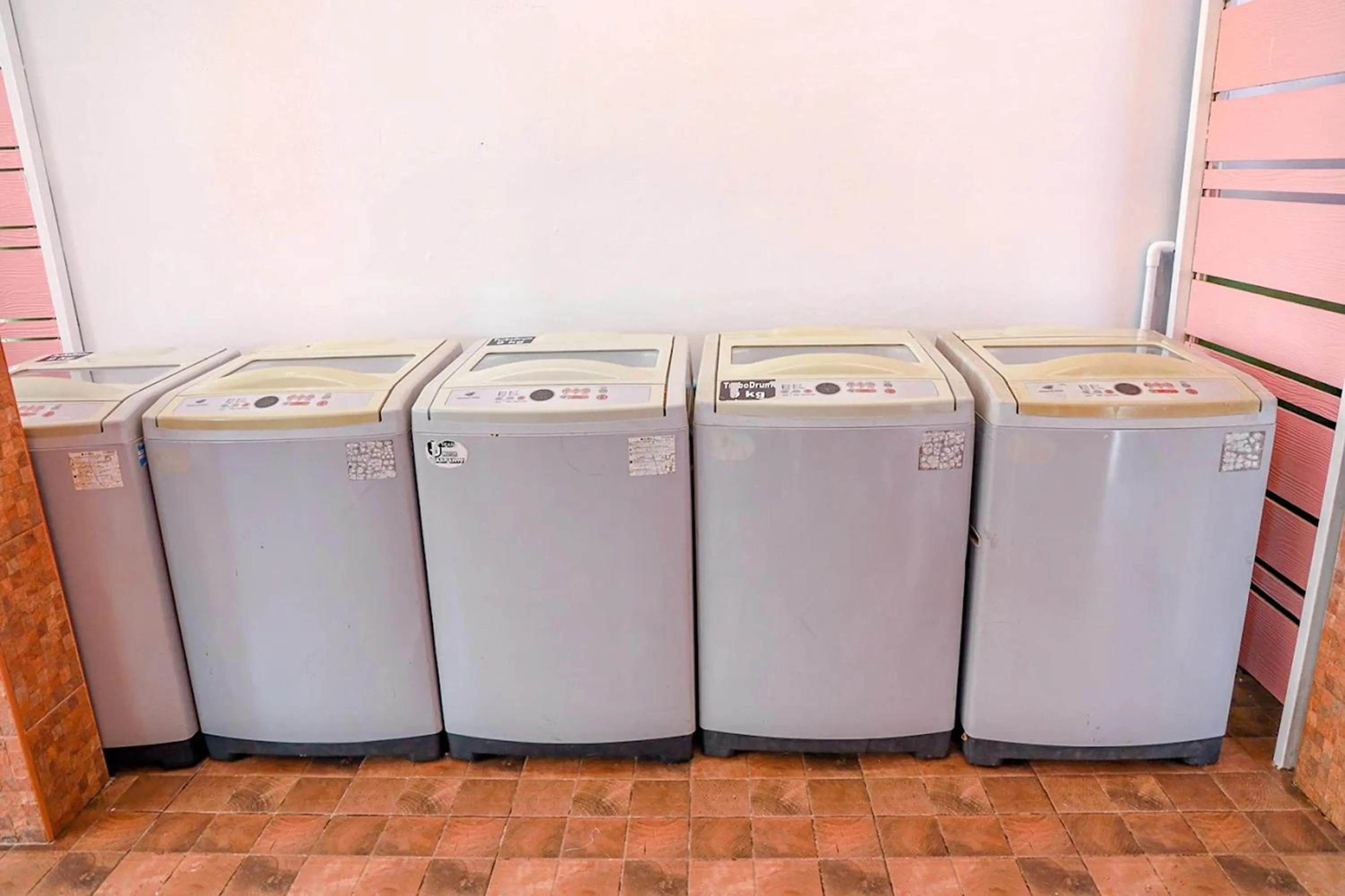 washing machine in Full House Udon