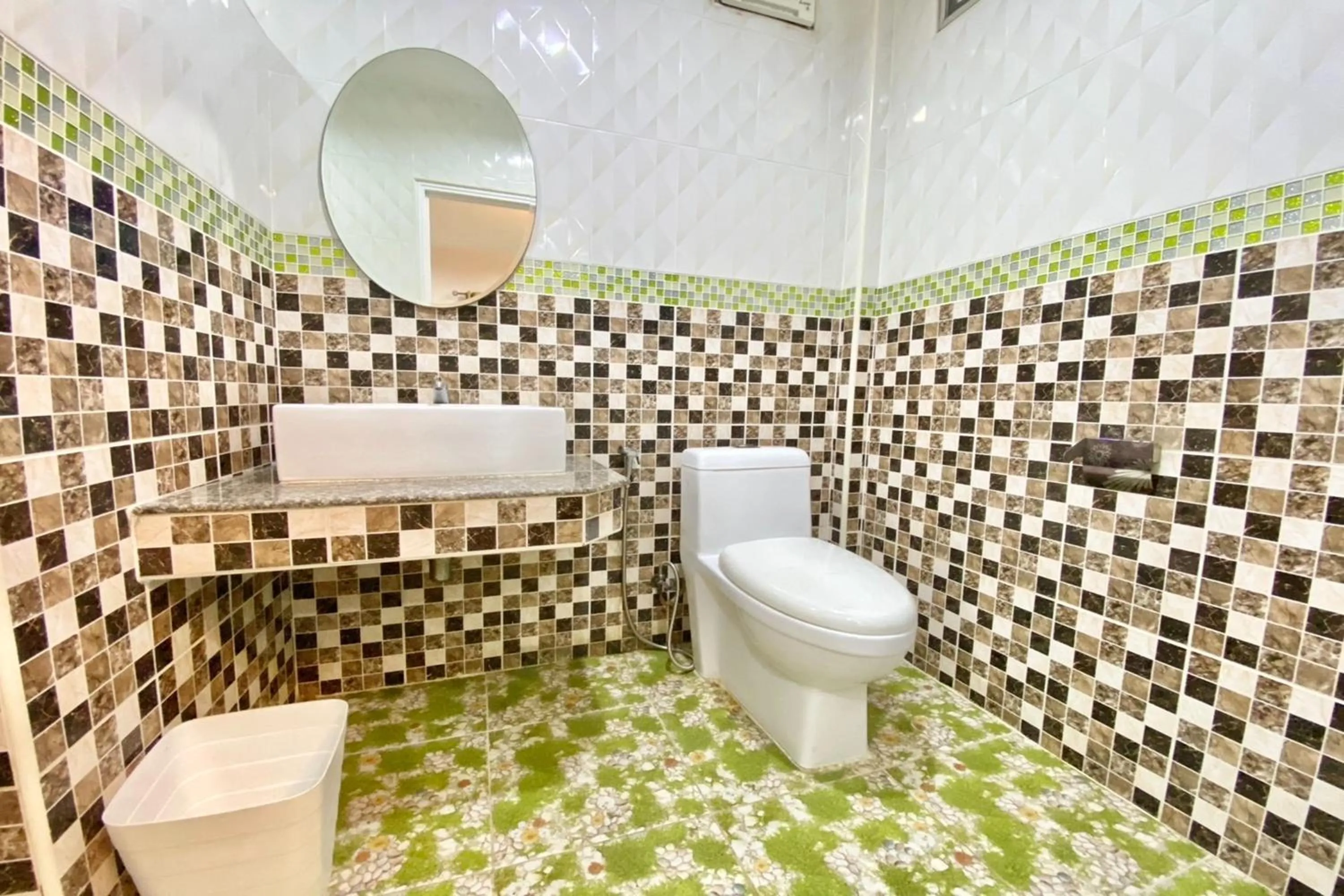 Bathroom in Full House Udon