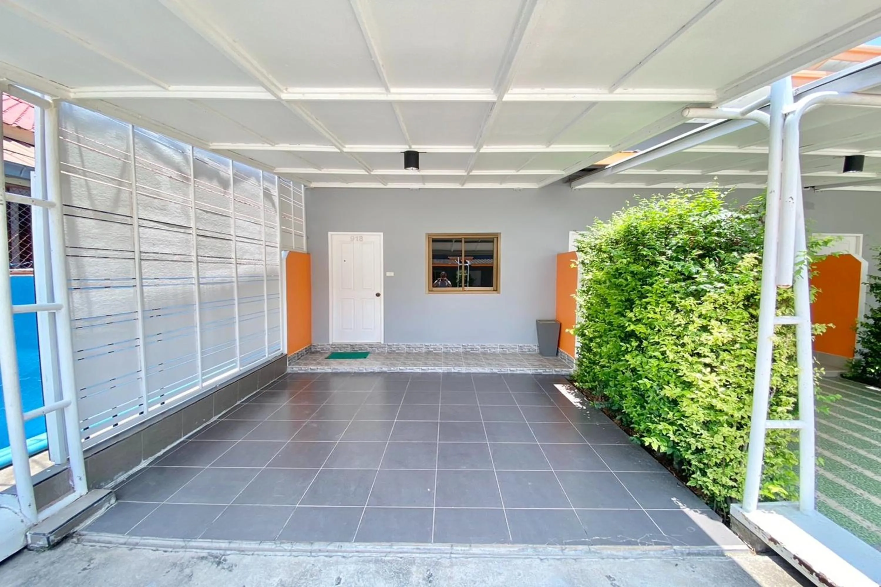 Parking in Full House Udon