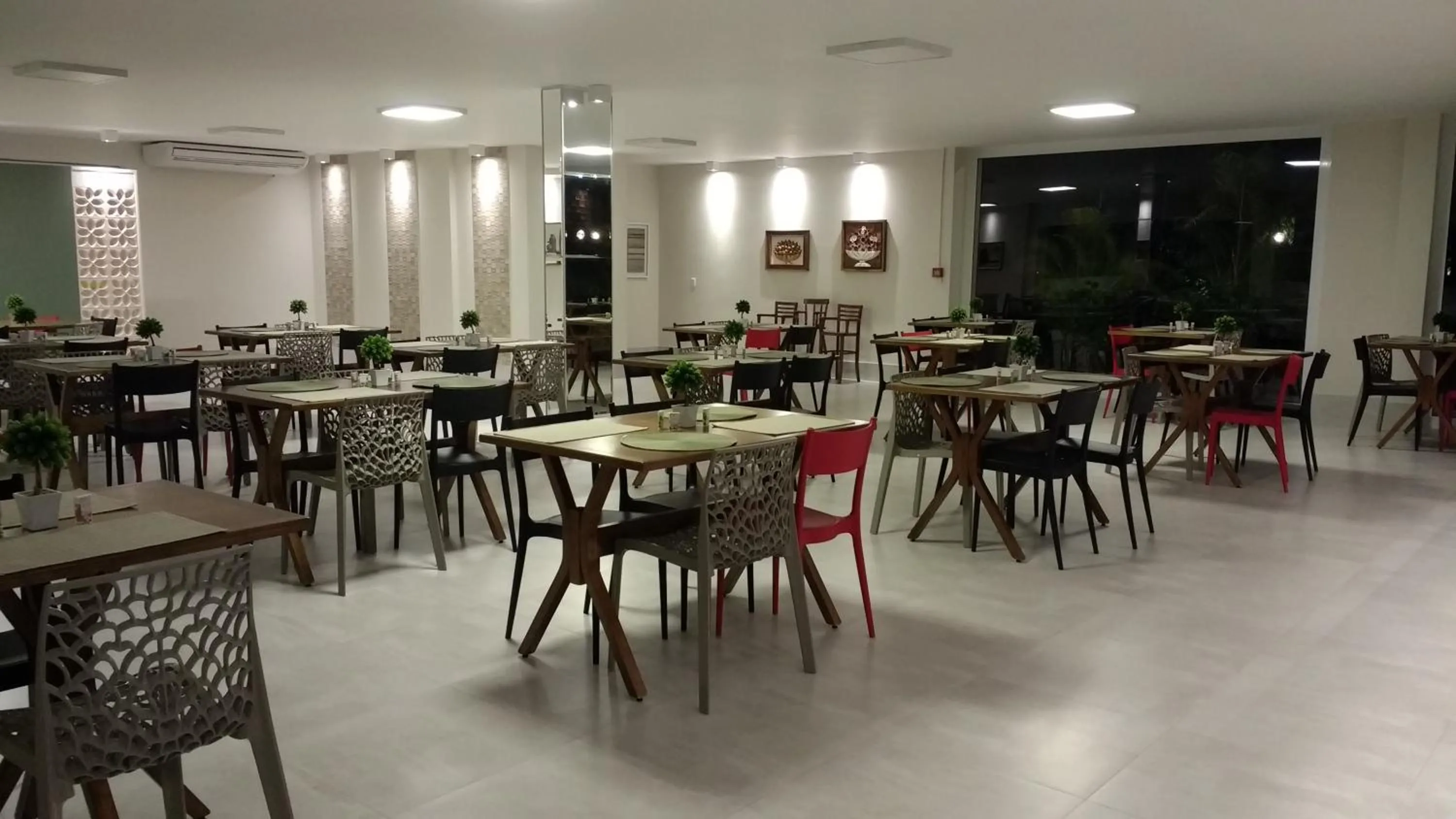 Restaurant/places to eat in Kaakupe Praia Hotel