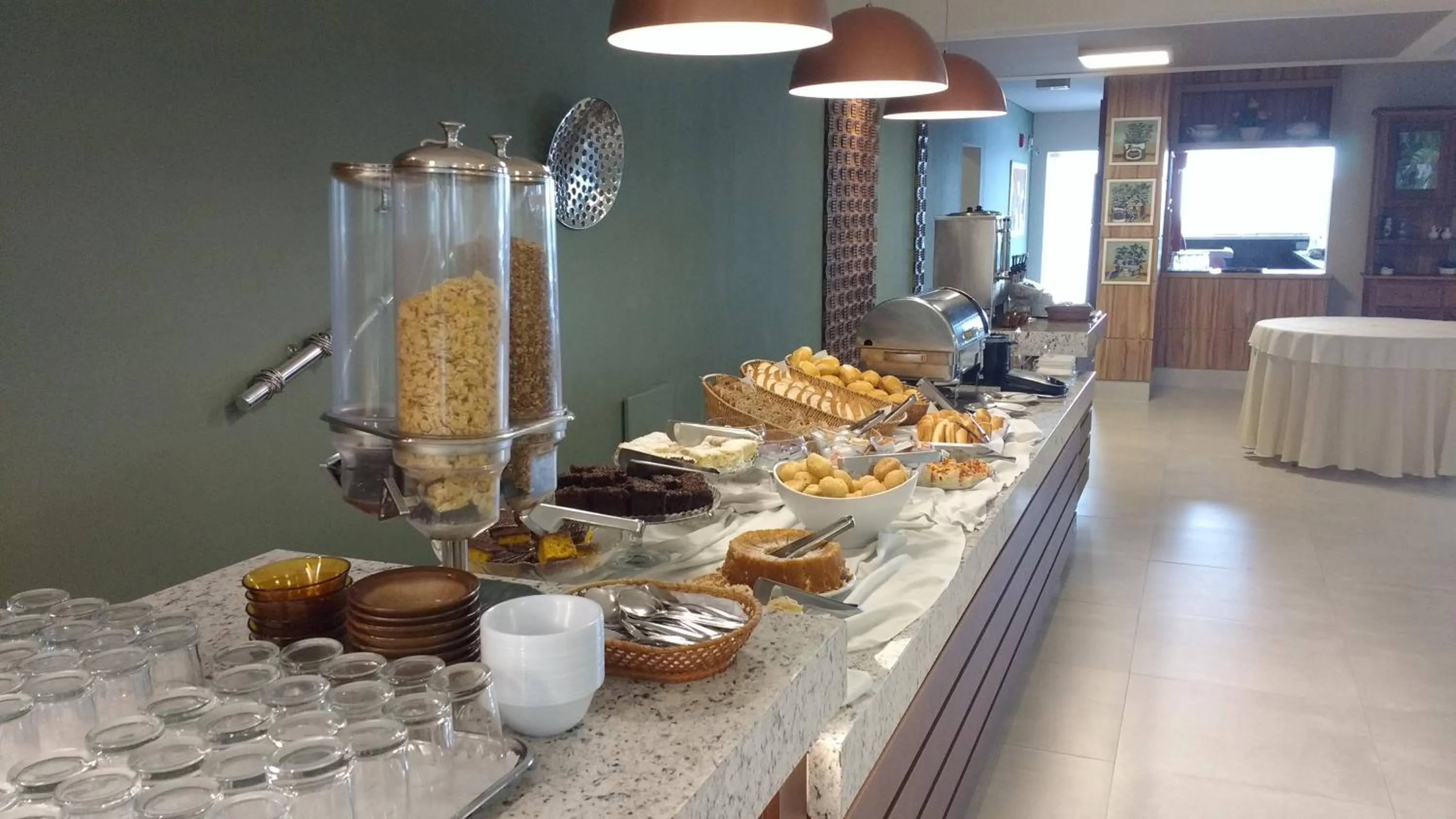 Buffet breakfast in Kaakupe Praia Hotel