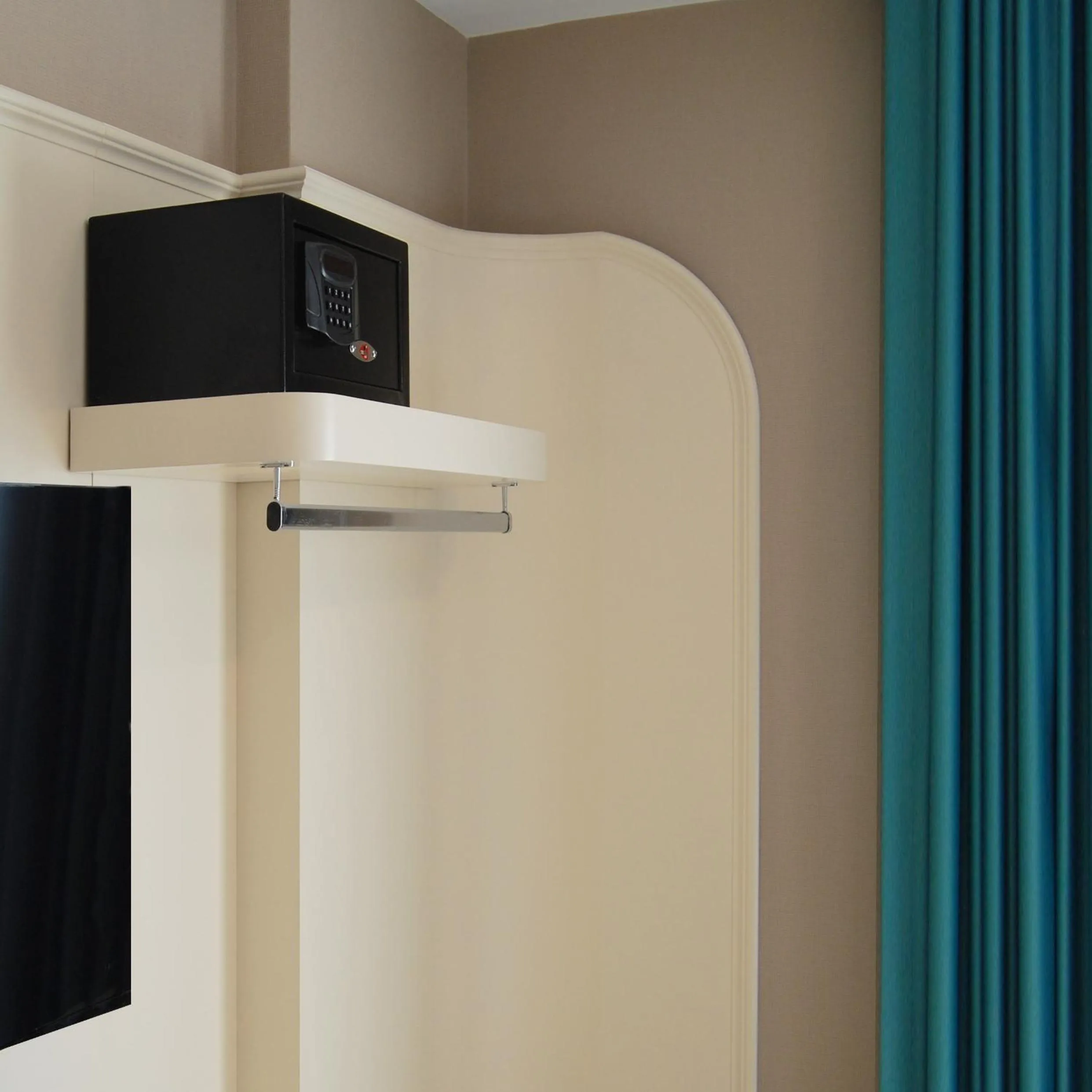 safe in CONCEPT PERA Hotel