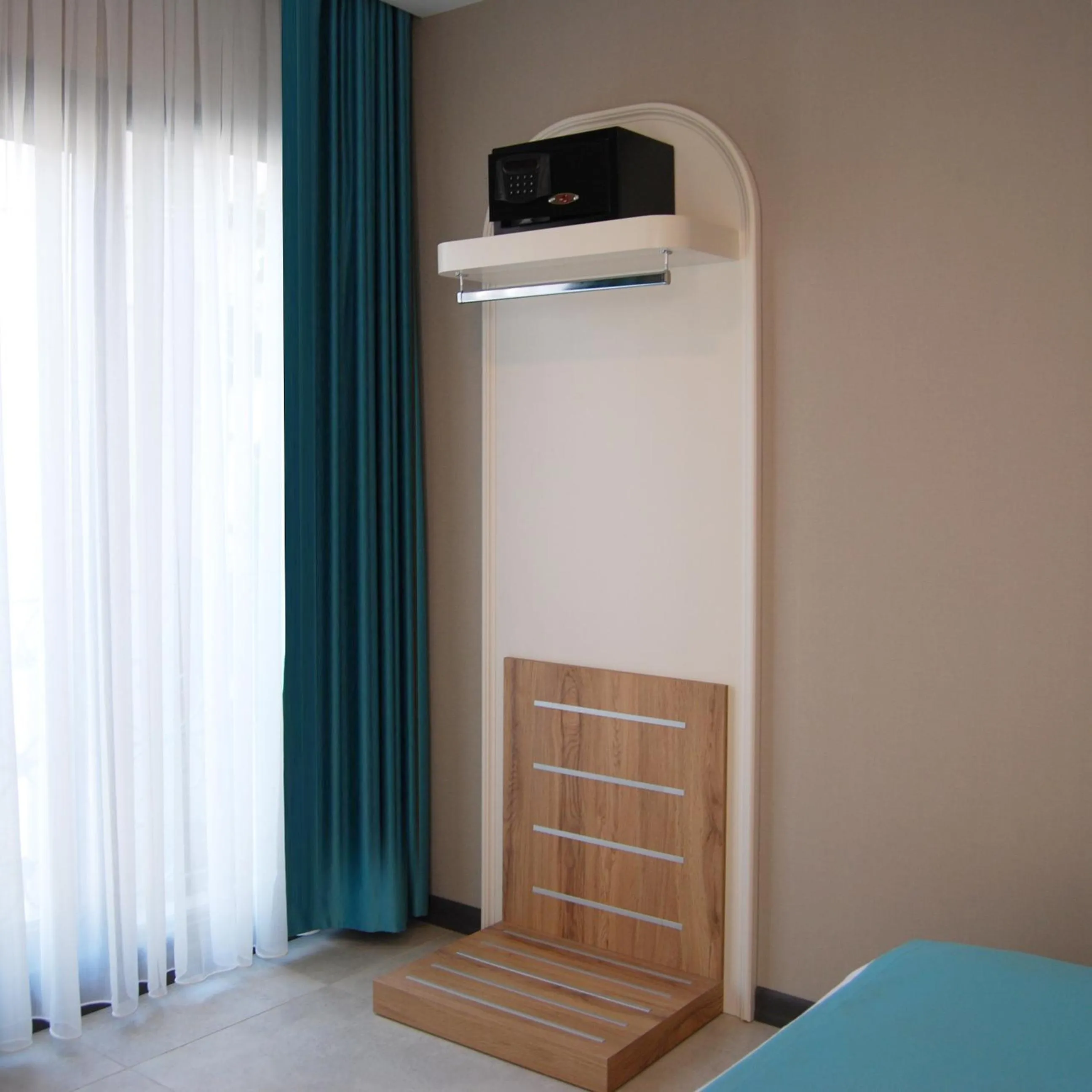 Communal lounge/ TV room in CONCEPT PERA Hotel