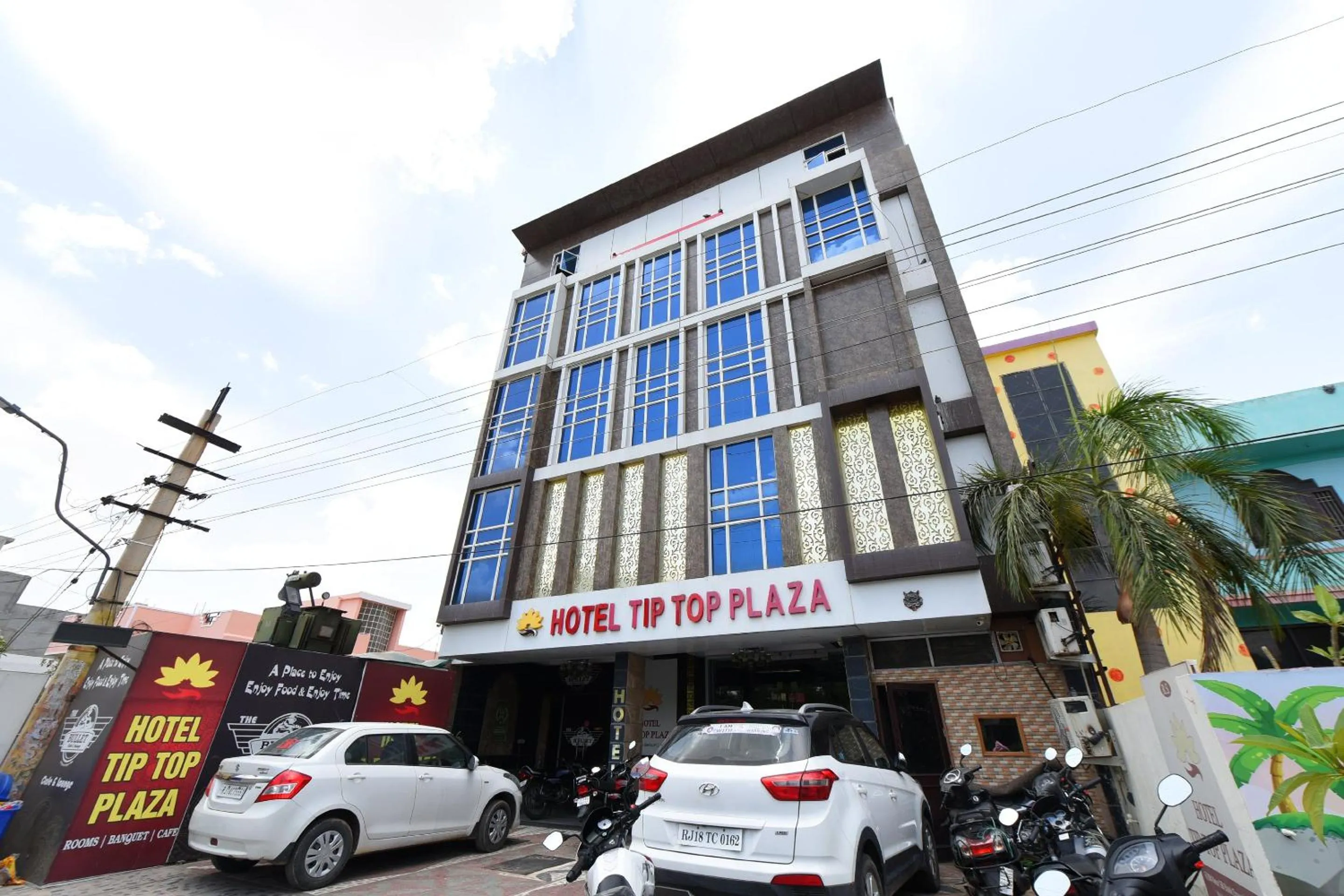 Facade/entrance in Collection O Tip Top