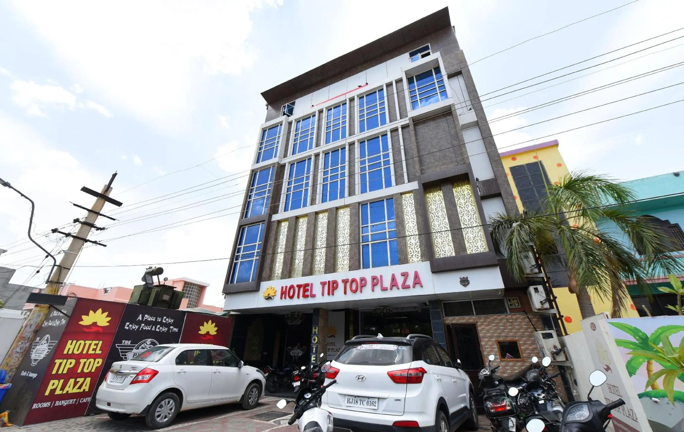 Facade/entrance in Collection O Tip Top