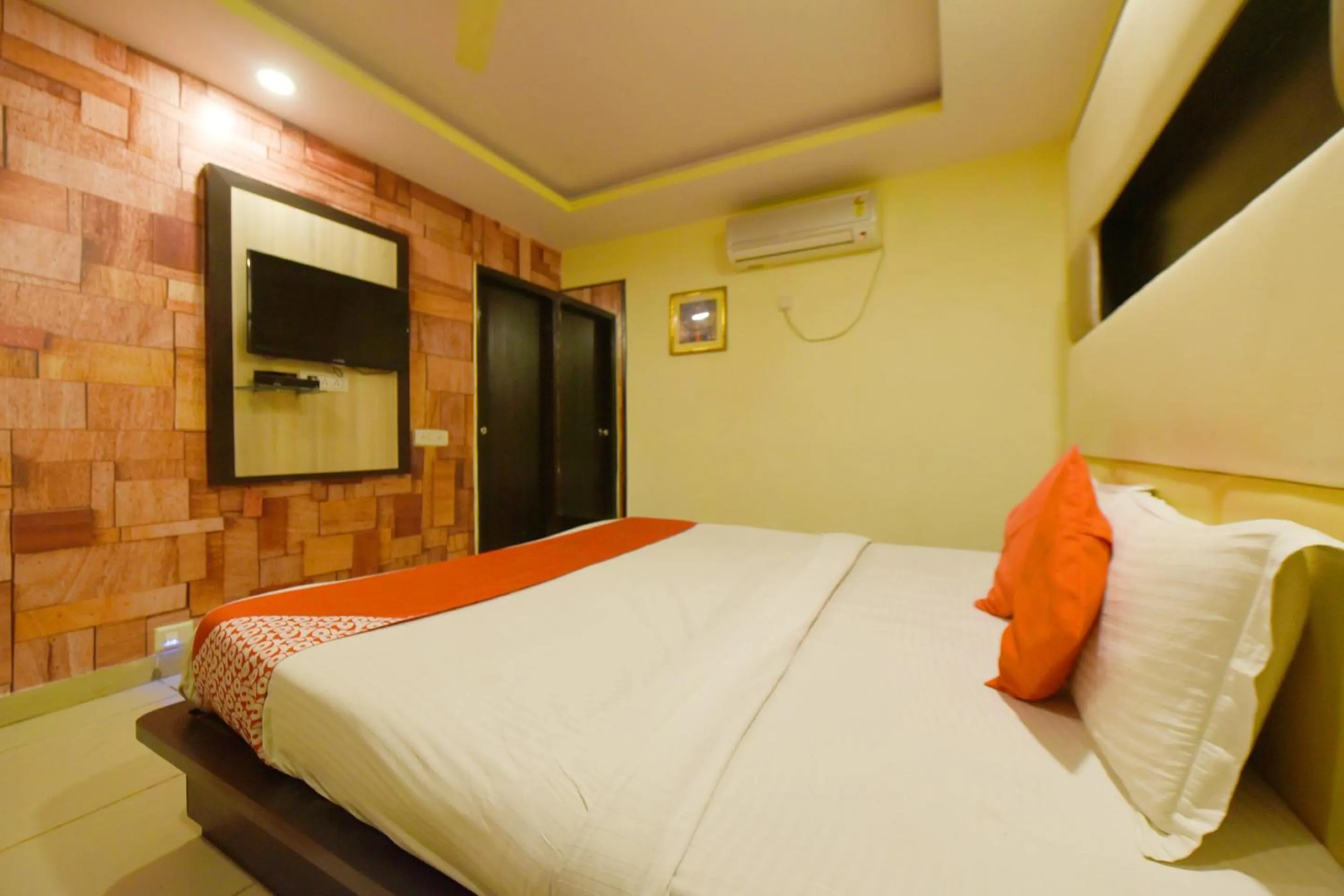 Bedroom, Bed in Collection O Tip Top