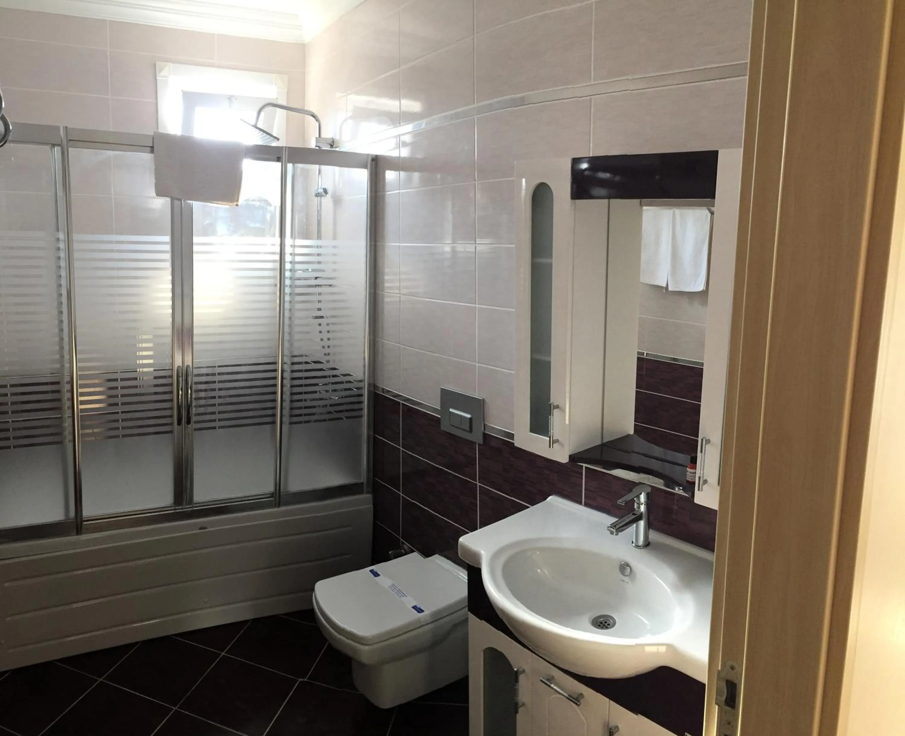 Geyi̇kli̇ Sunshi̇ne Hotel