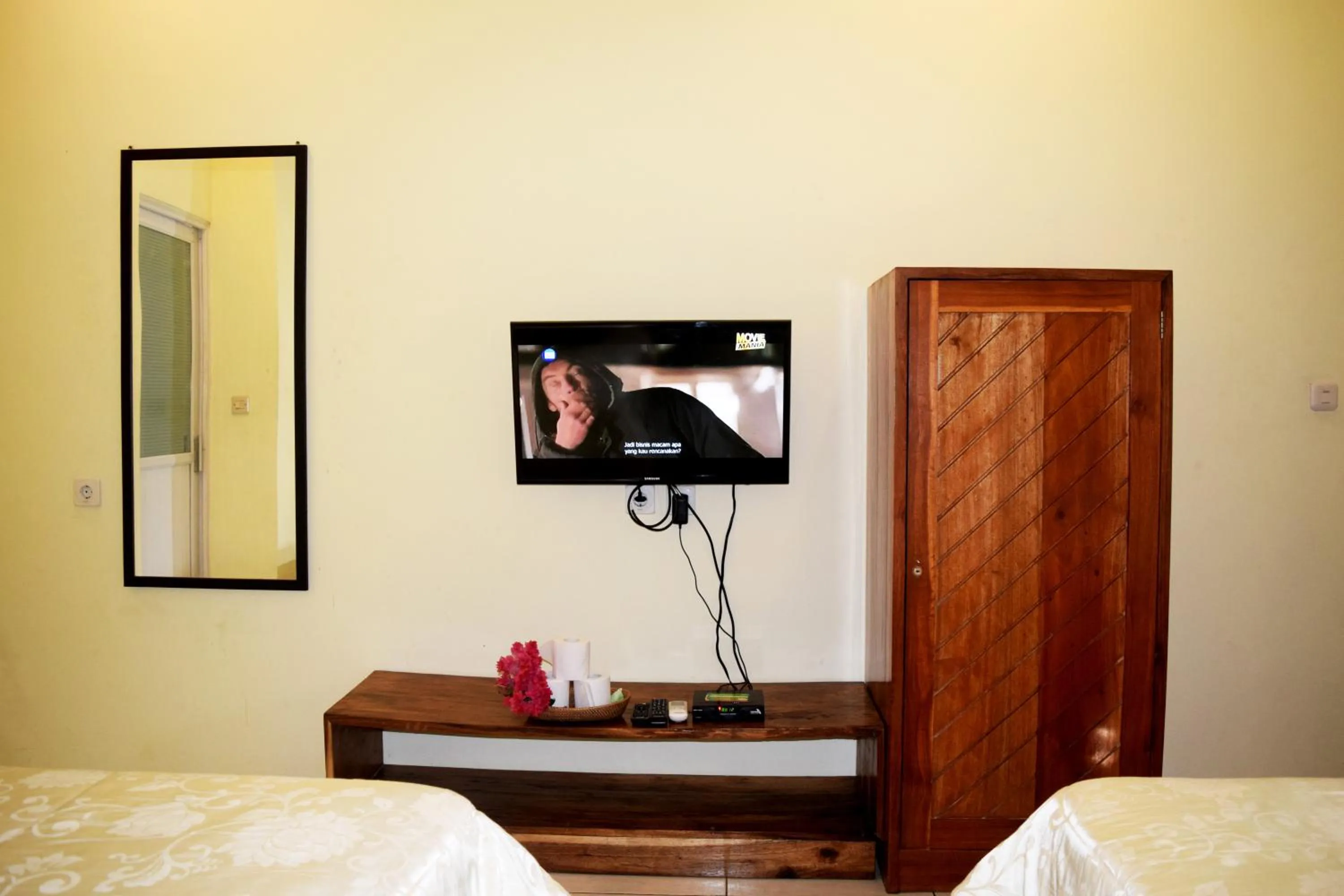 Entertainment, Bed in Panda Cottage