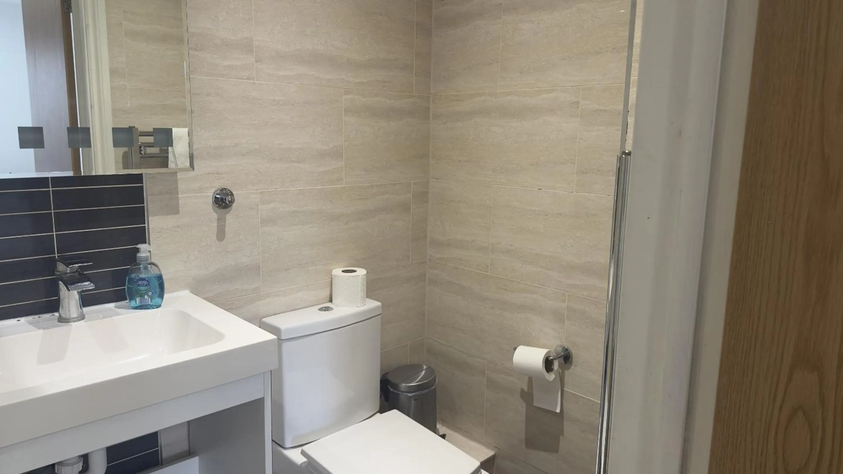 Bedroom in Heathrow Travellers Hub