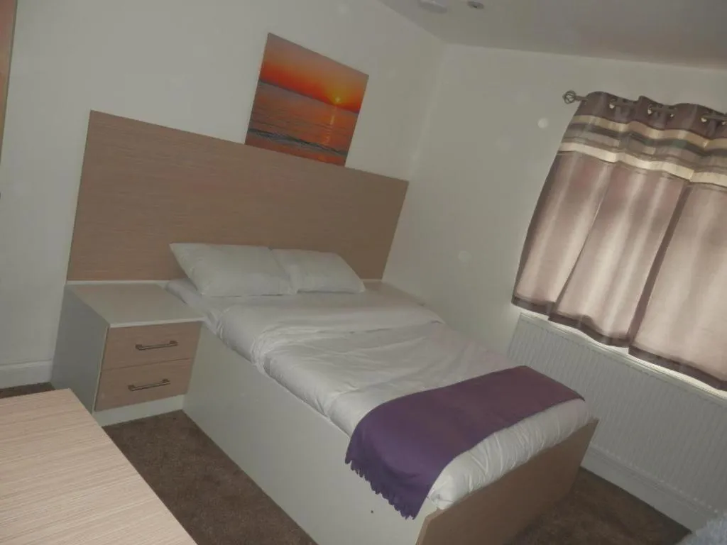 Bedroom, Bed in Heathrow Travellers Hub
