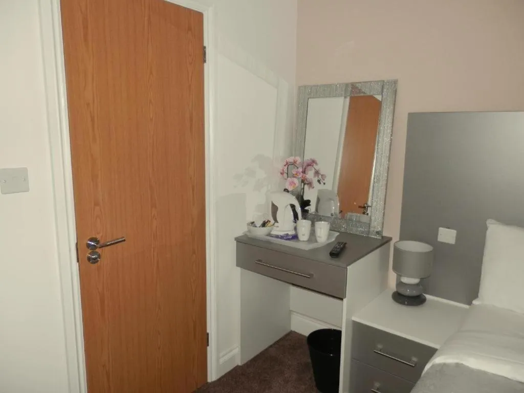 Bedroom in Heathrow Travellers Hub