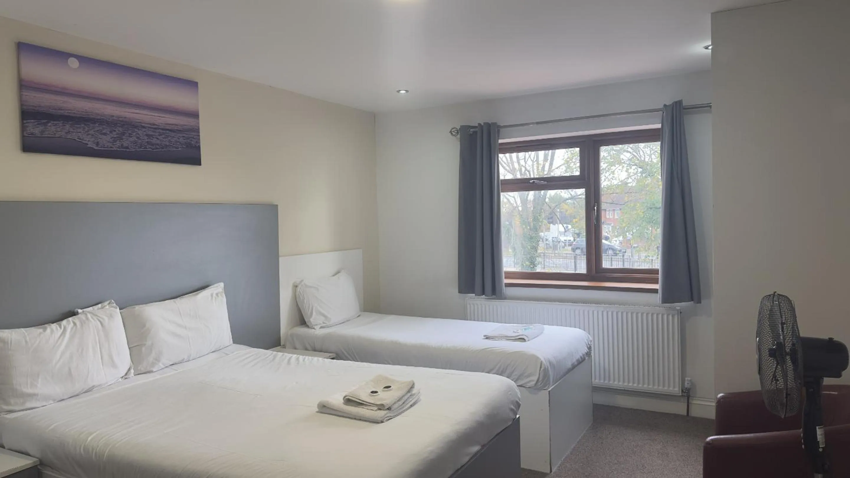 Bedroom, Bed in Heathrow Travellers Hub