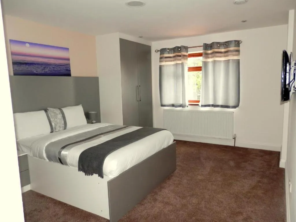 Bedroom, Bed in Heathrow Travellers Hub