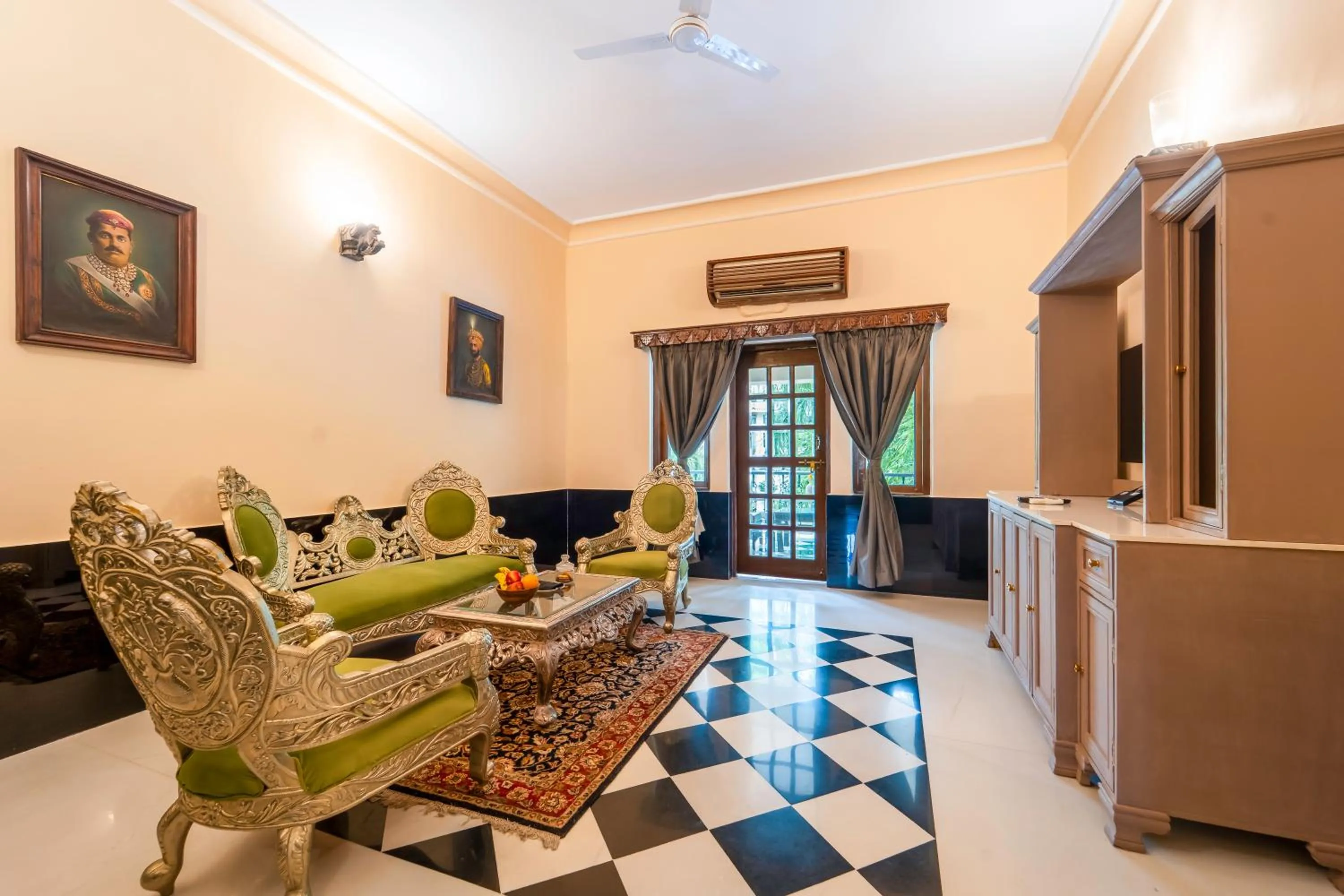 Living room in The Royal Retreat Resort & Spa