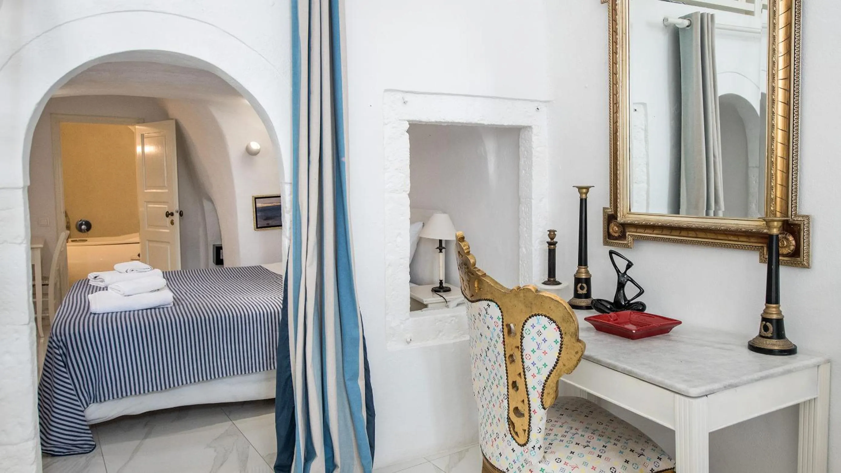 Bedroom, Bed in Alexander Villas