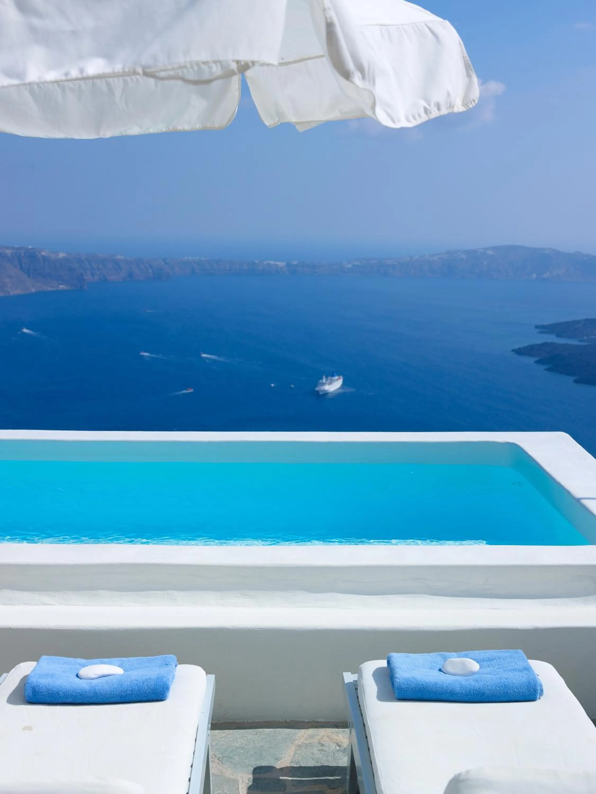 Swimming pool in Alexander Villas