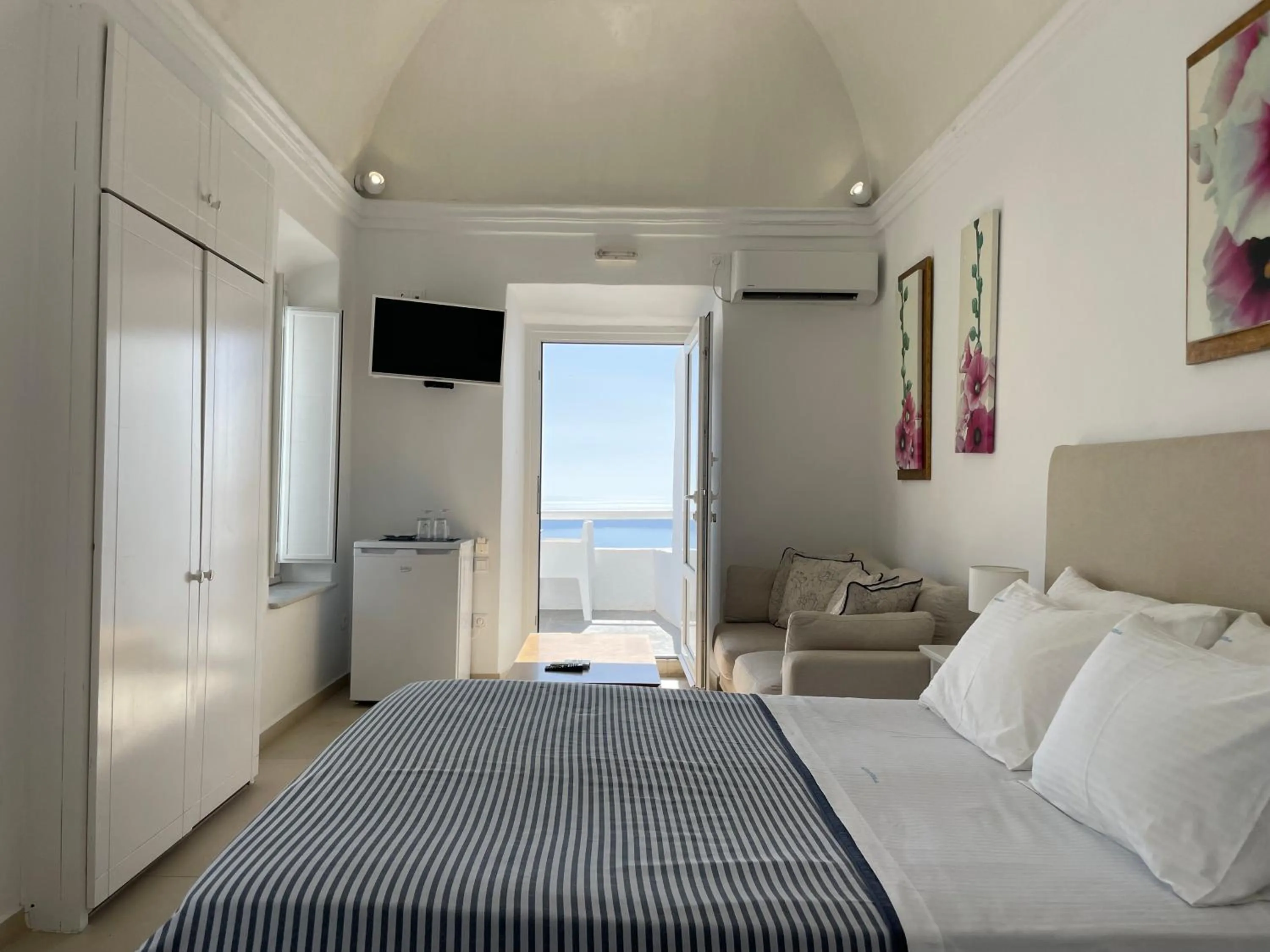 Bed in Alexander Villas