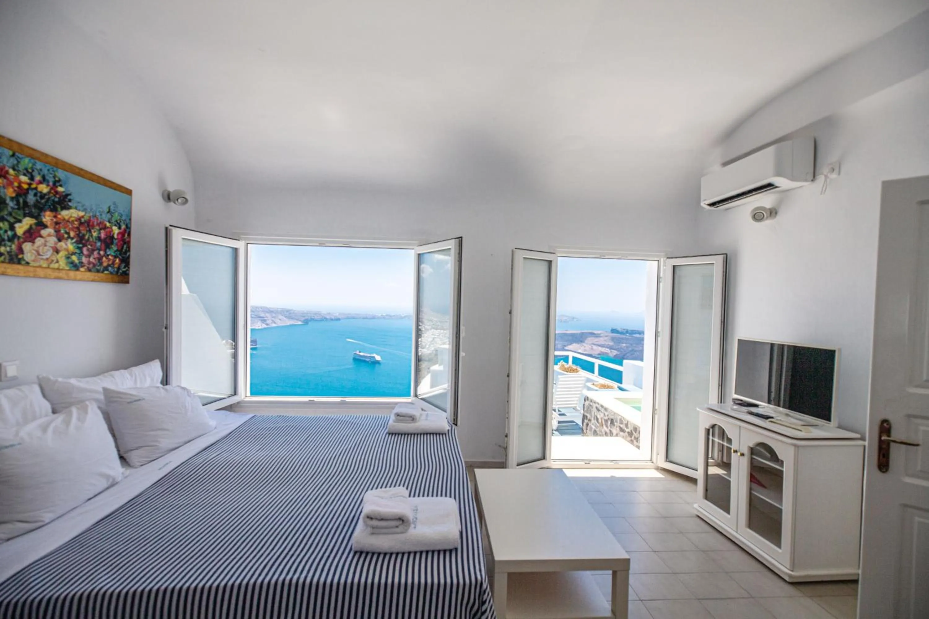 Bedroom, Bed in Alexander Villas