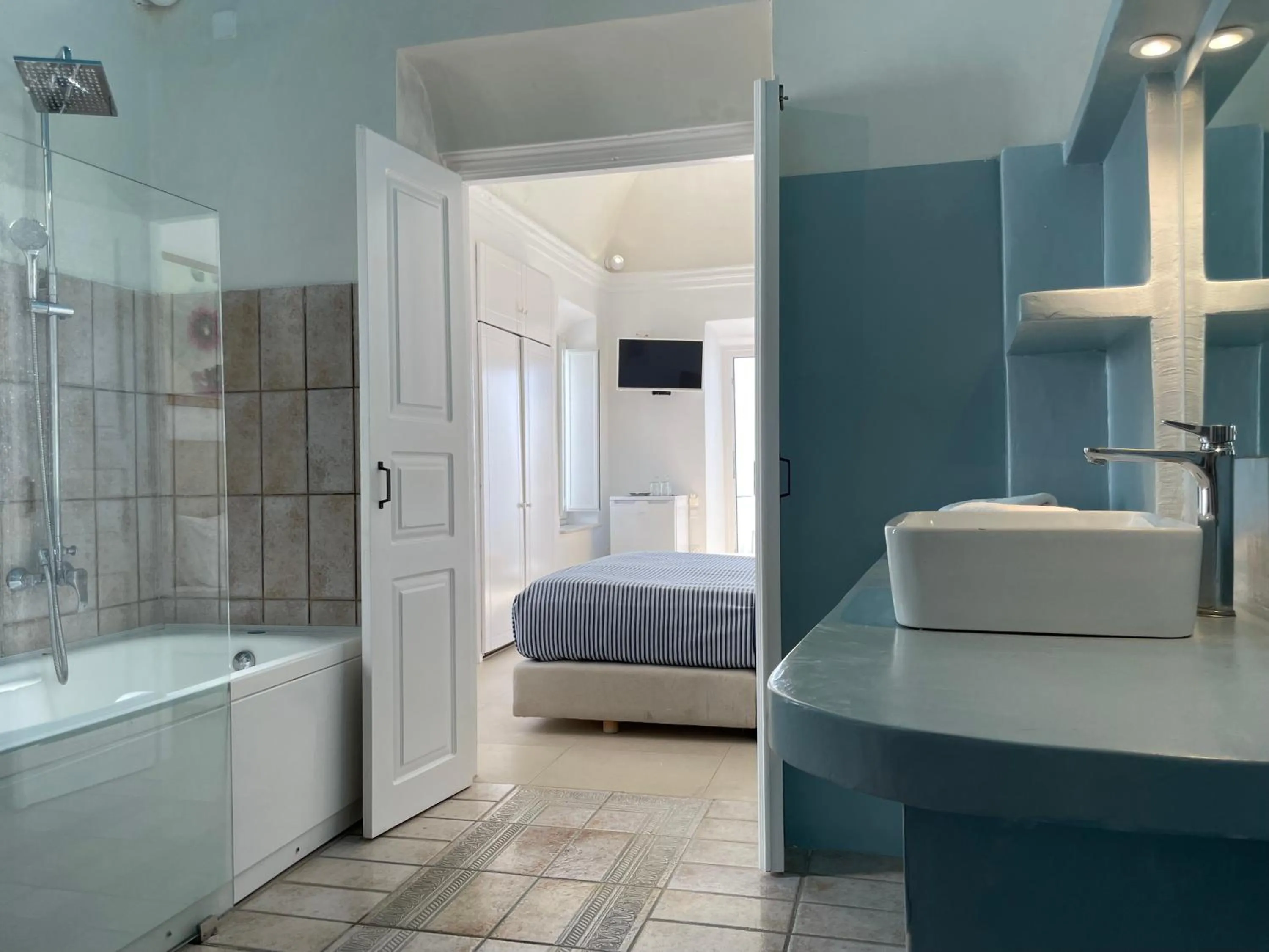 Bed in Alexander Villas