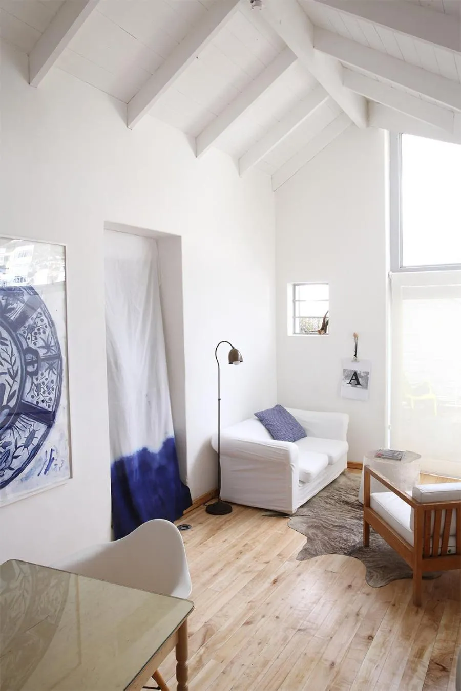 Living room, Bed in InAweStays Holiday Homes