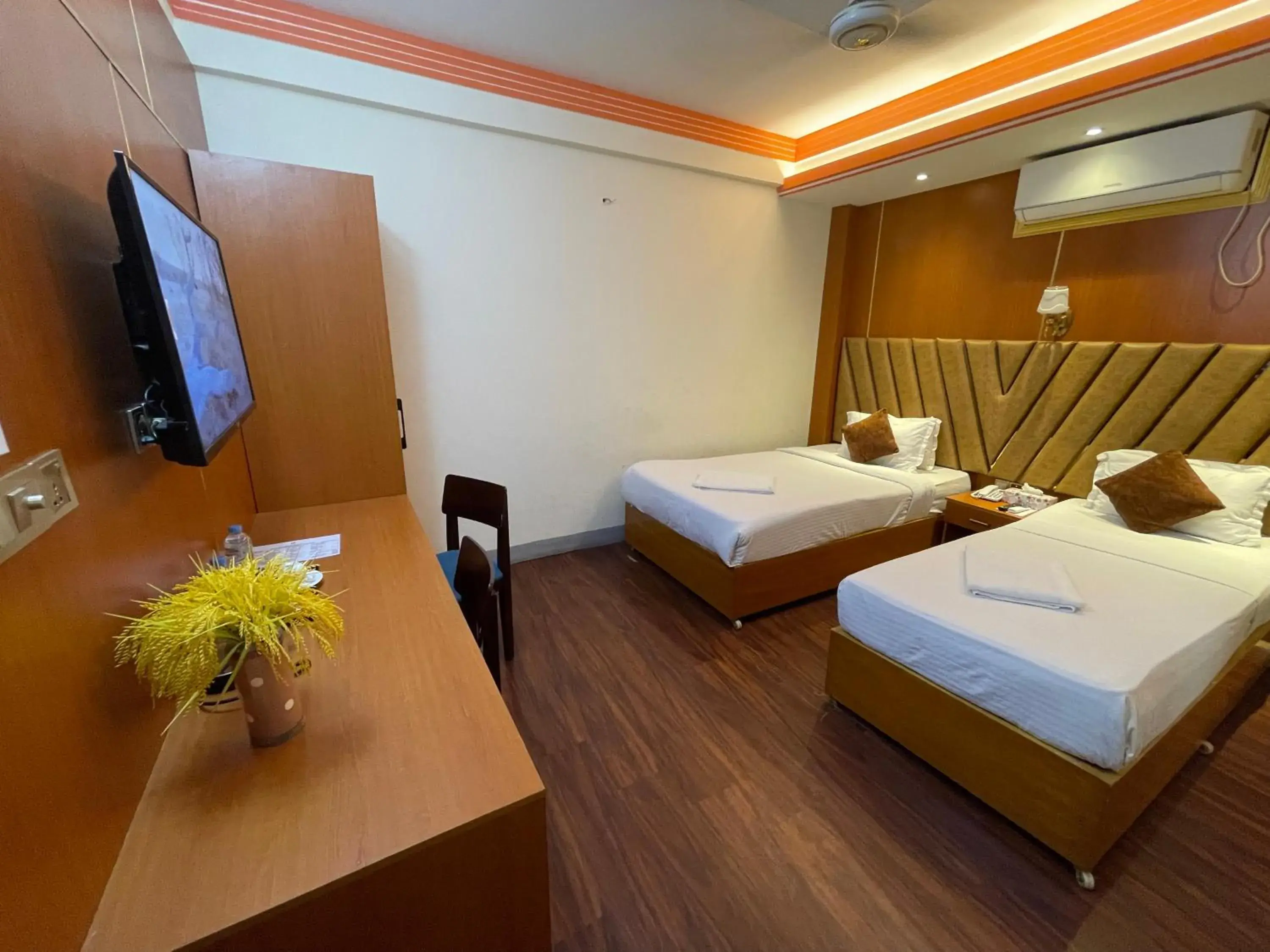 Deluxe Twin Room in Hotel Rosewood Uttara Deluxe Twin Room in Hotel Rosewood Uttara