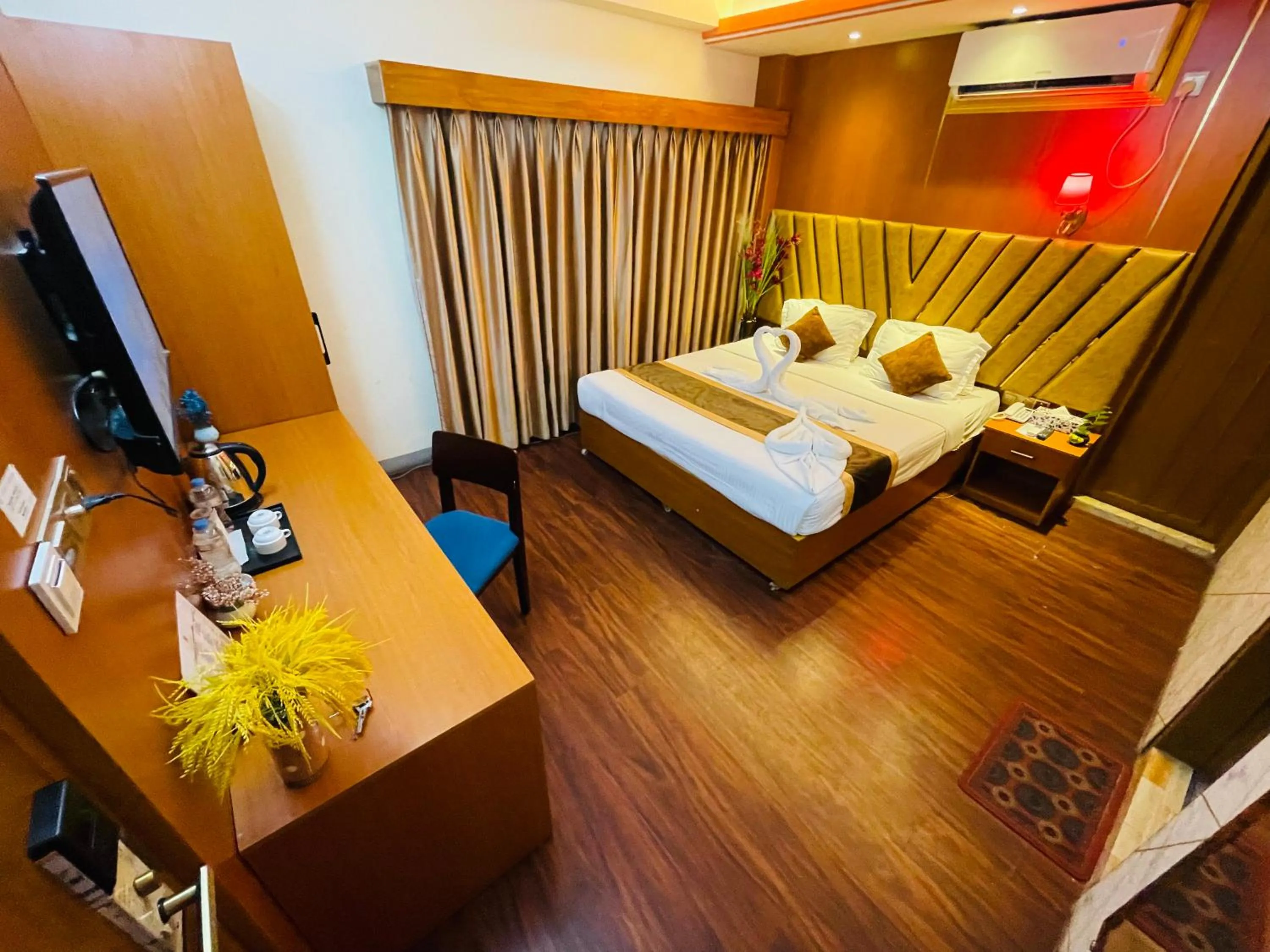 TV and multimedia, Bed in Hotel Rosewood Uttara