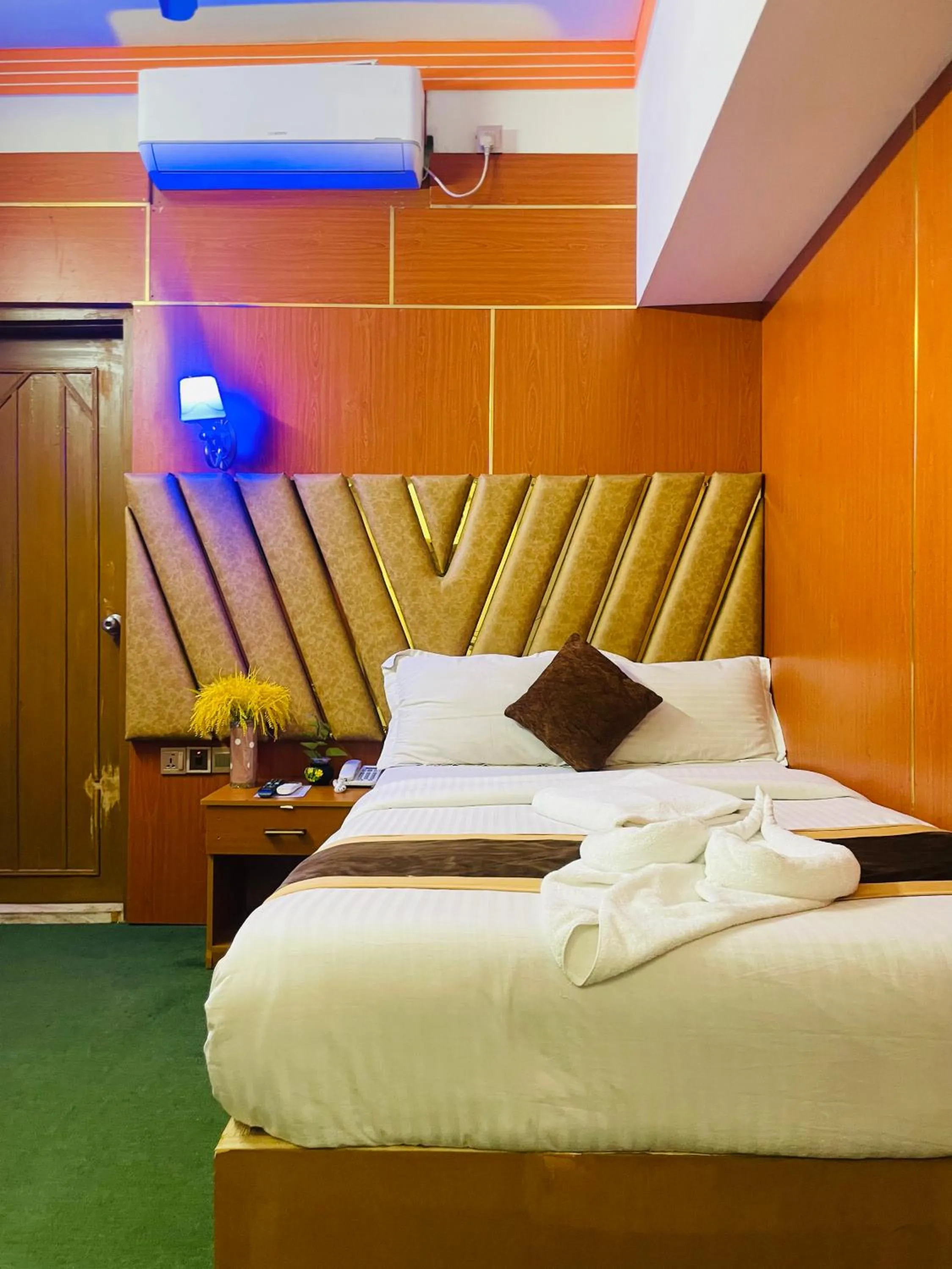 Bed in Hotel Rosewood Uttara