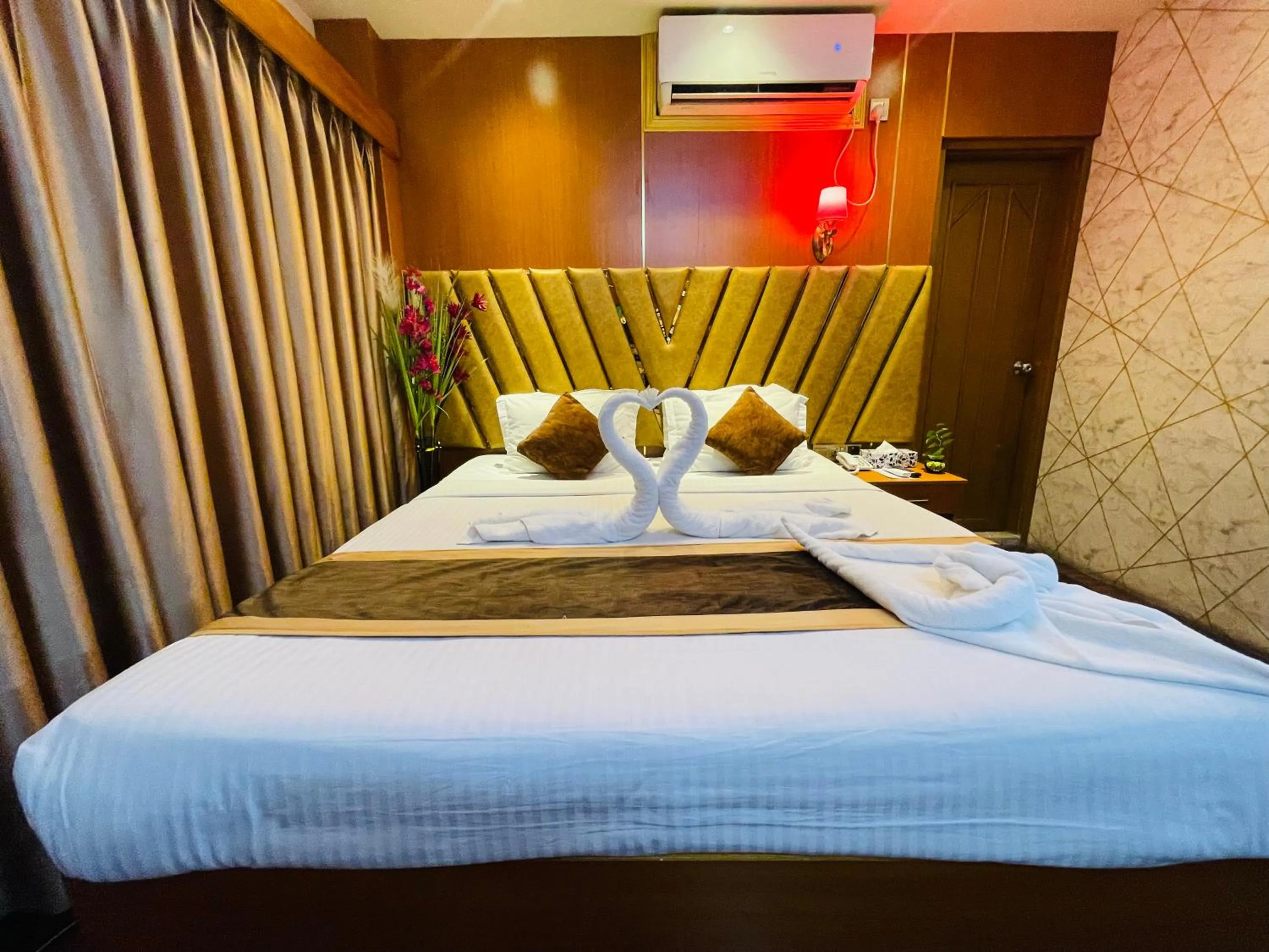 Bed in Hotel Rosewood Uttara