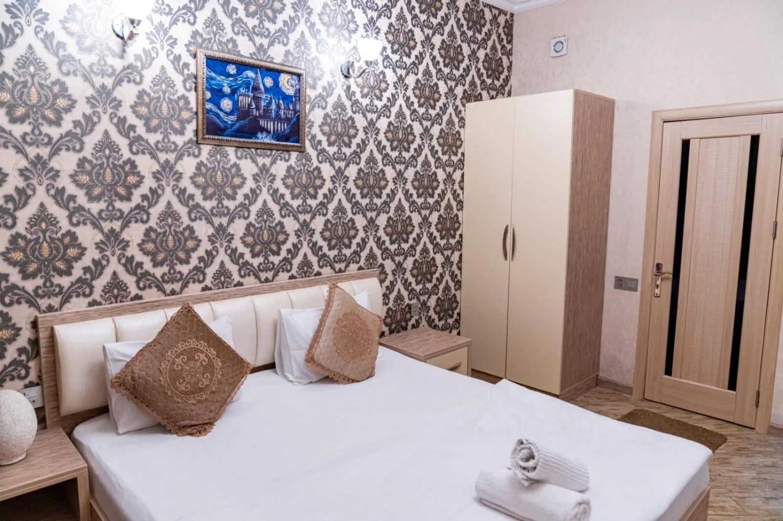 Bed in Sebail Inn Hotel Badamdar and Shah Hostel