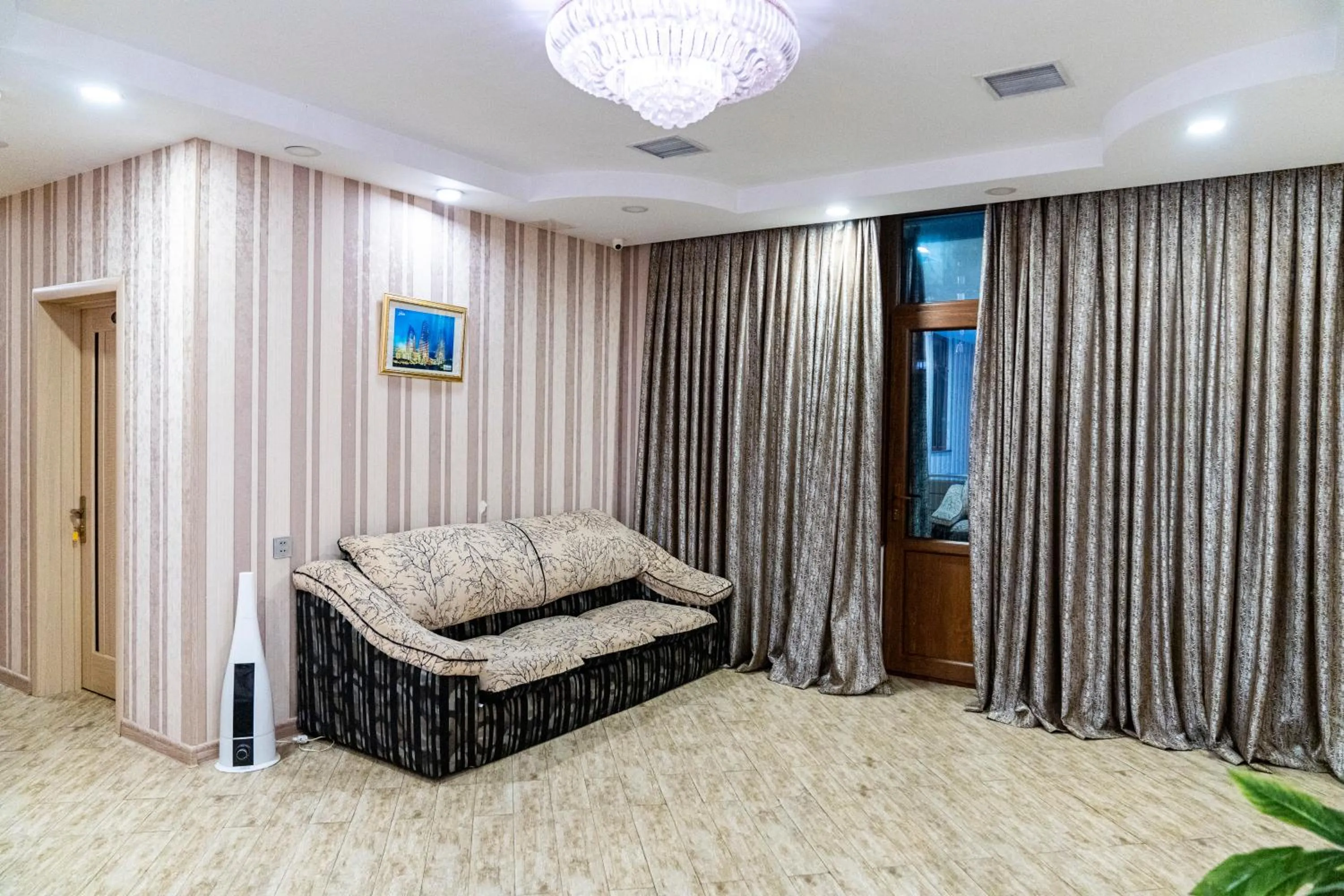 Lobby or reception in Sebail Inn Hotel Badamdar and Shah Hostel