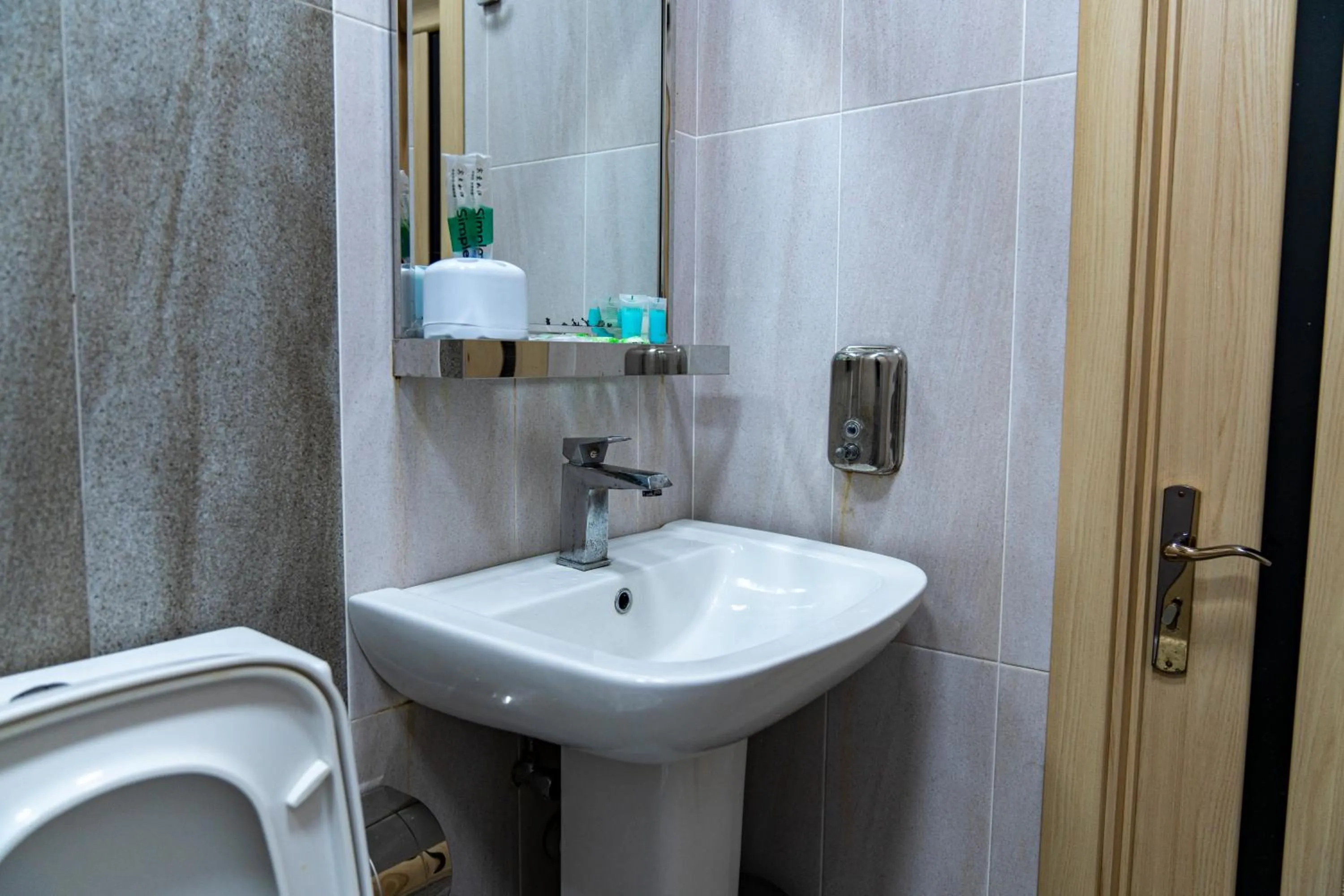 Shower in Sebail Inn Hotel Badamdar and Shah Hostel