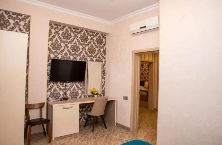 Dining area in Sebail Inn Hotel Badamdar and Shah Hostel