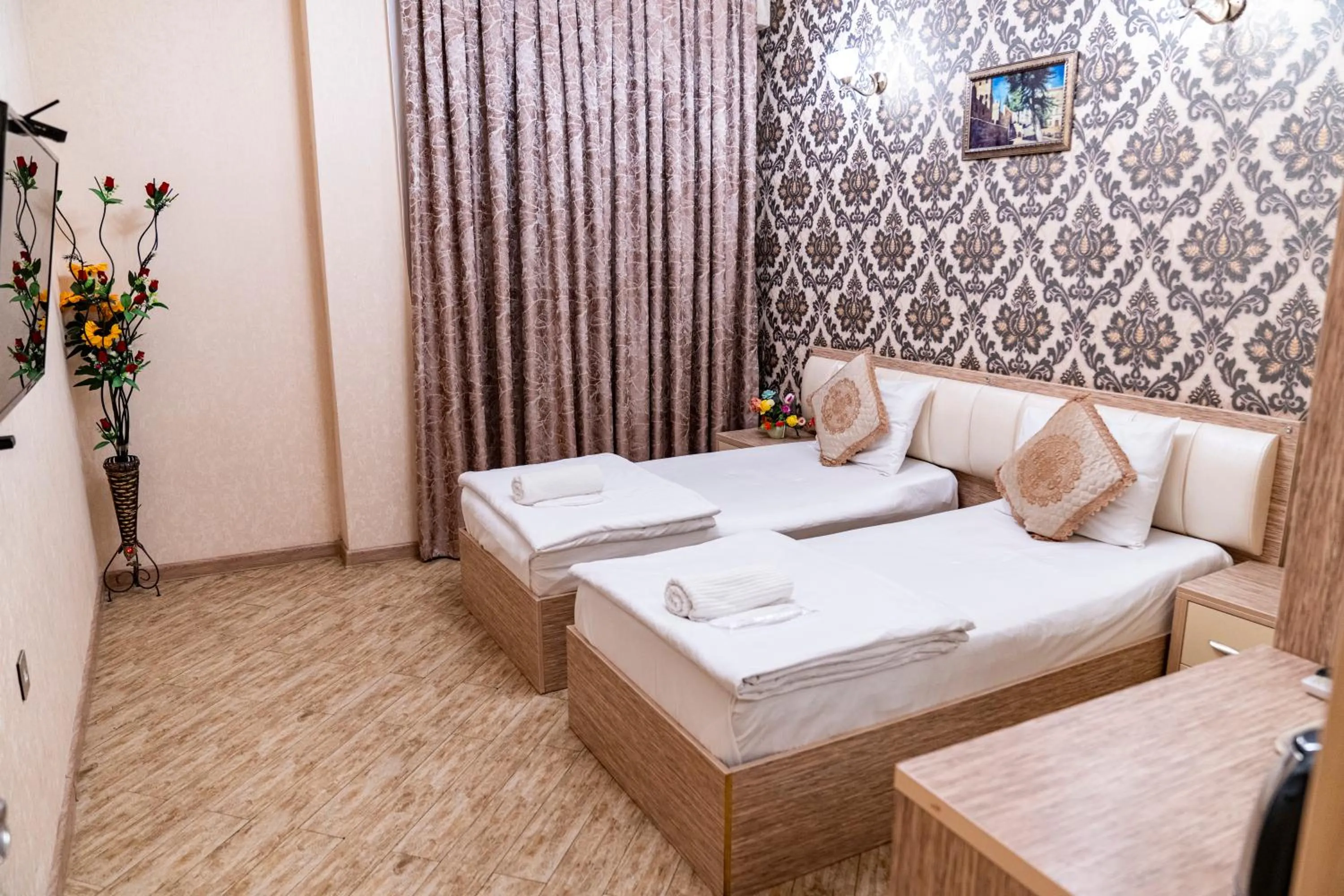 Bed in Sebail Inn Hotel Badamdar and Shah Hostel