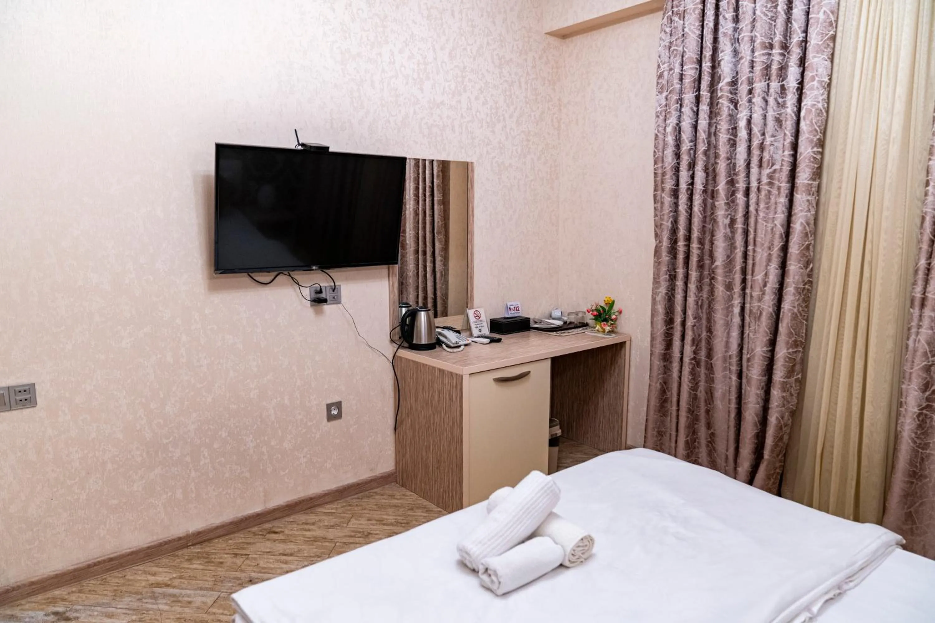 Bed in Sebail Inn Hotel Badamdar and Shah Hostel