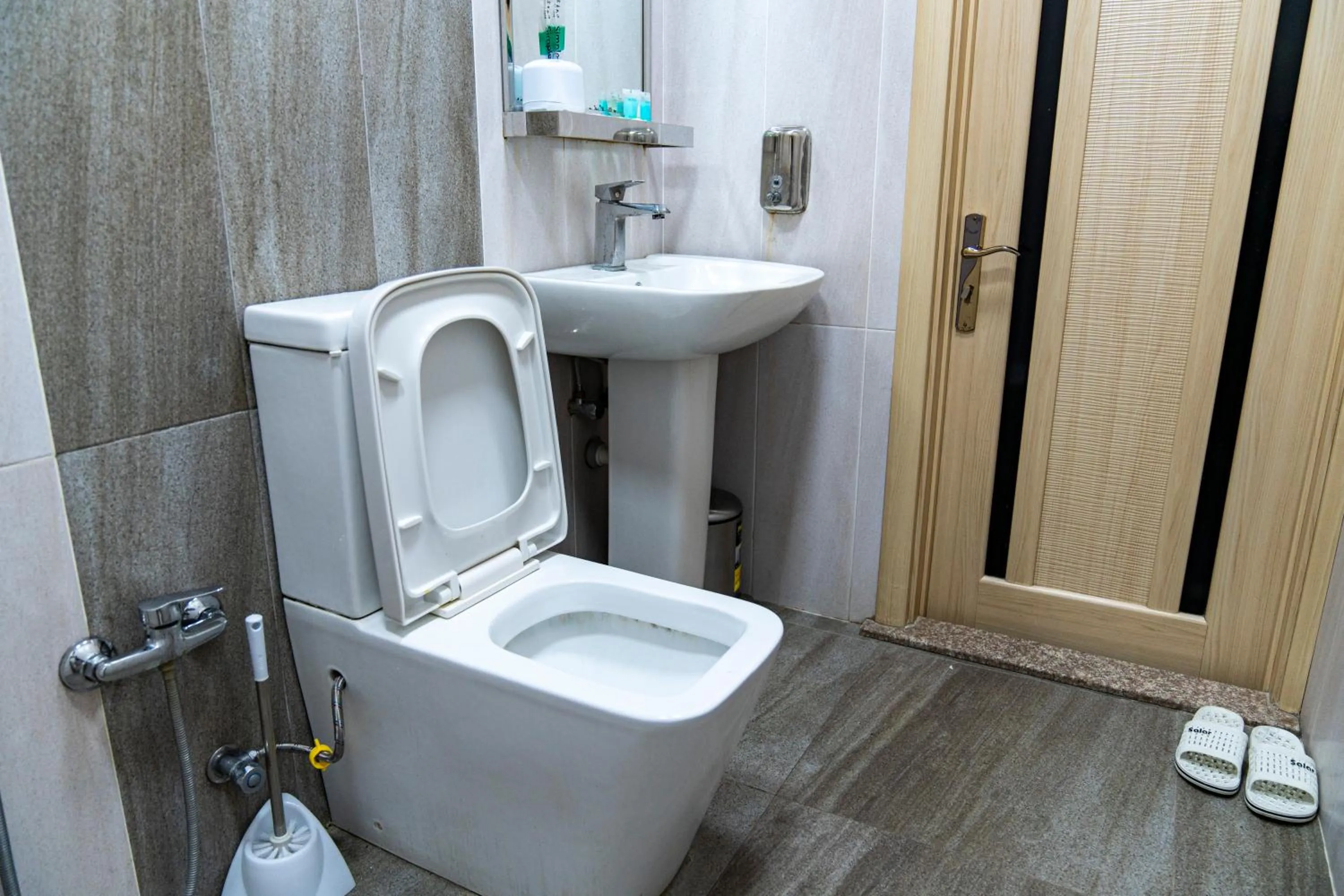 Toilet in Sebail Inn Hotel Badamdar and Shah Hostel