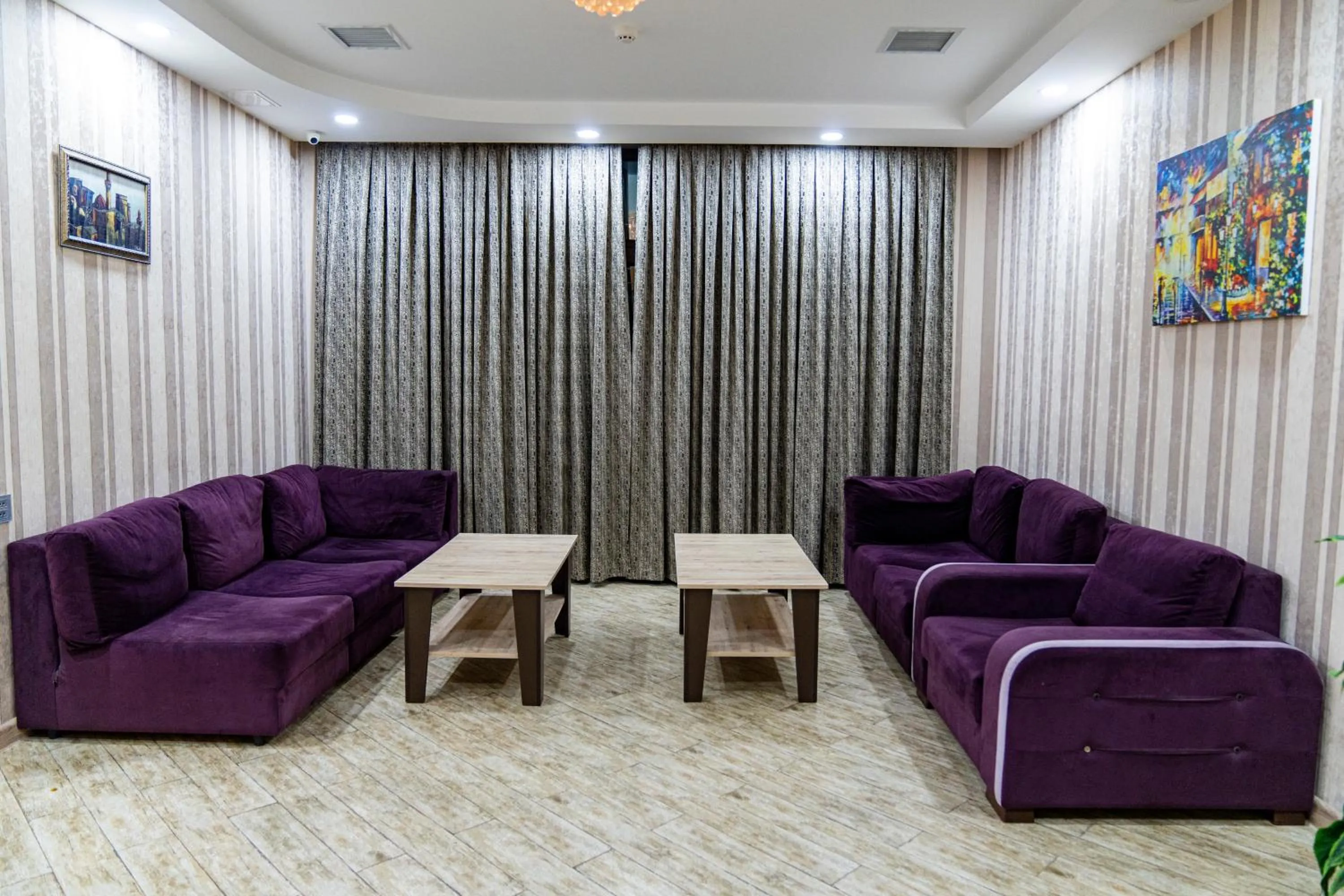 Communal lounge/ TV room in Sebail Inn Hotel Badamdar and Shah Hostel