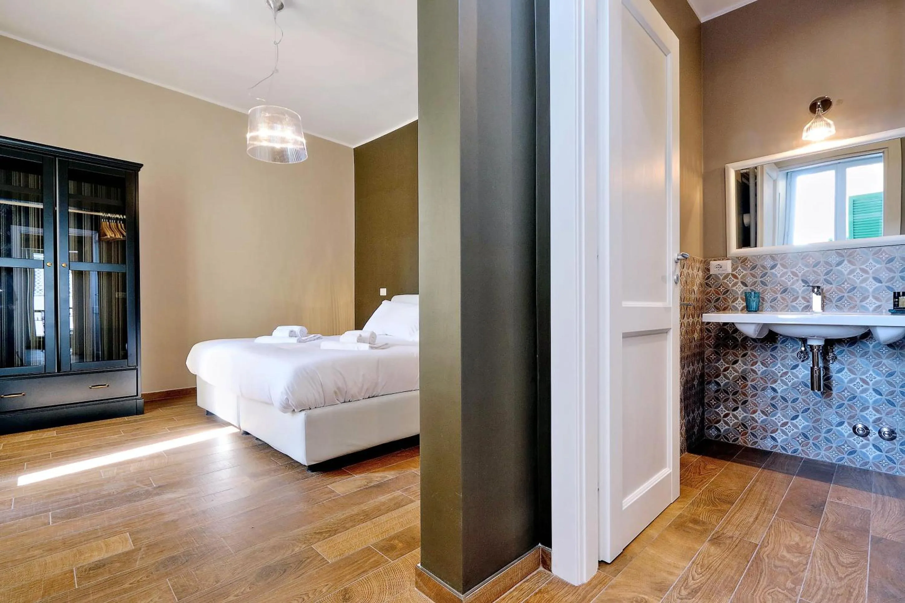 Bathroom, Bed in Monti Apartments - My Extra Home