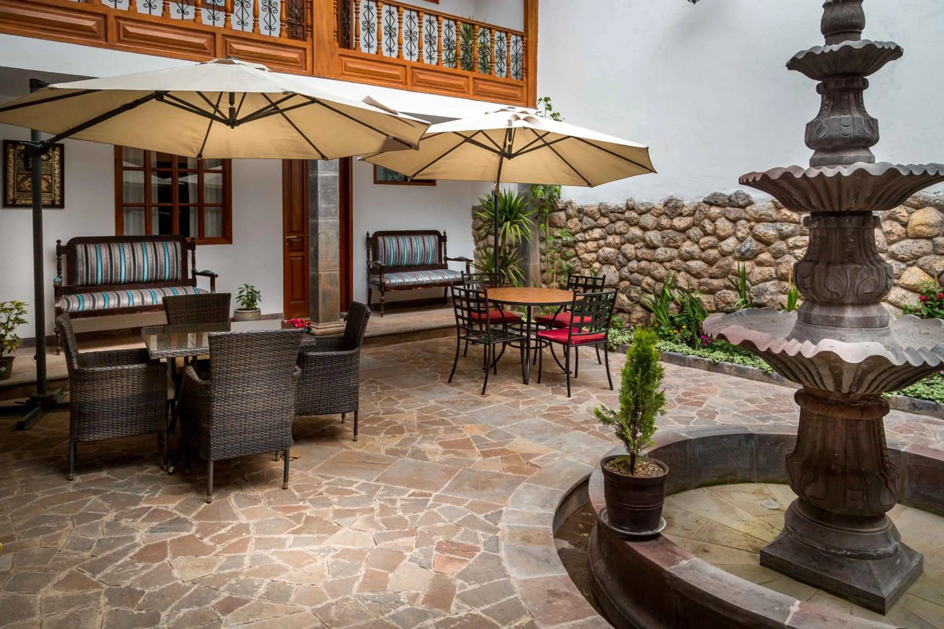 Patio in Illa Hotel