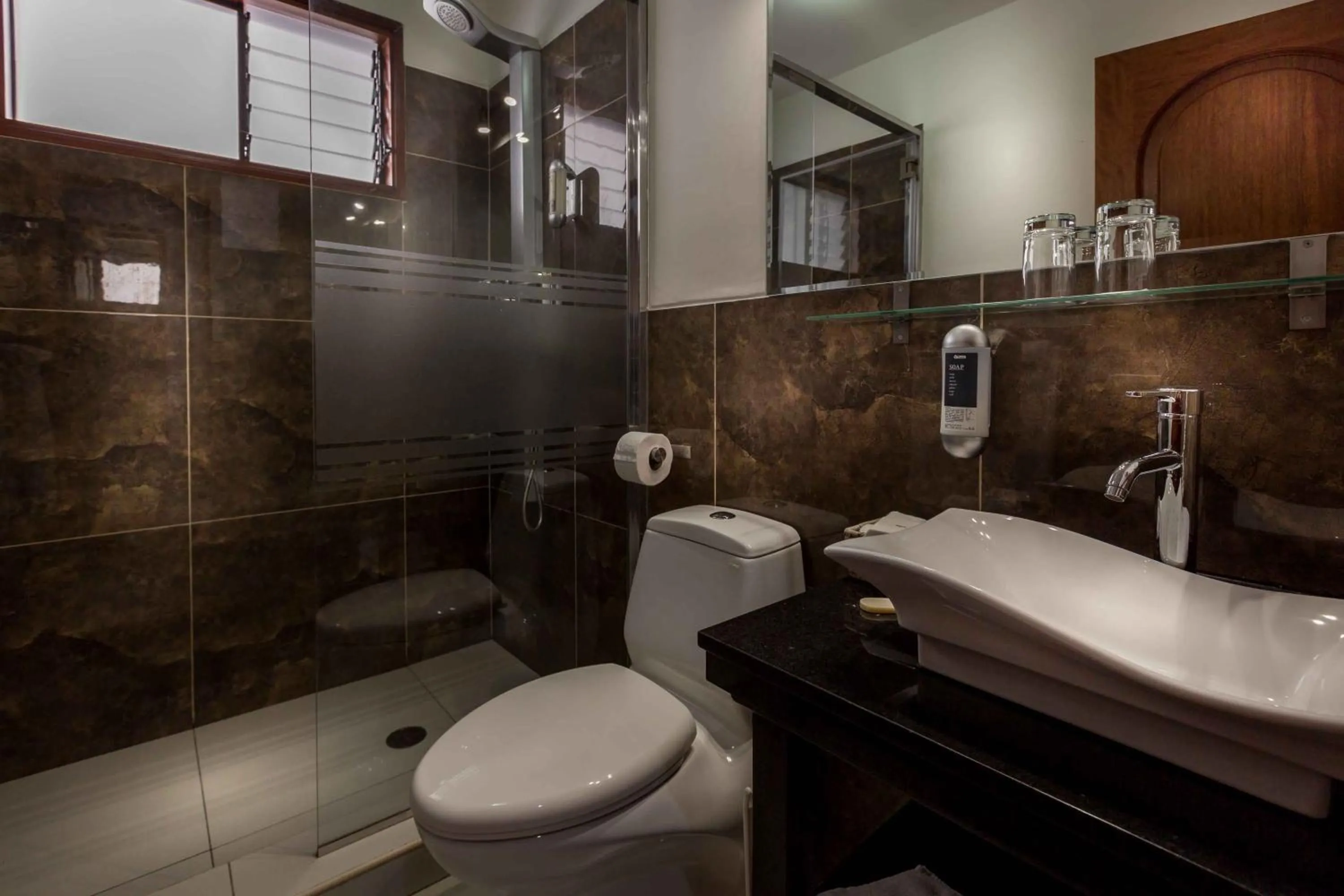 Shower in Illa Hotel