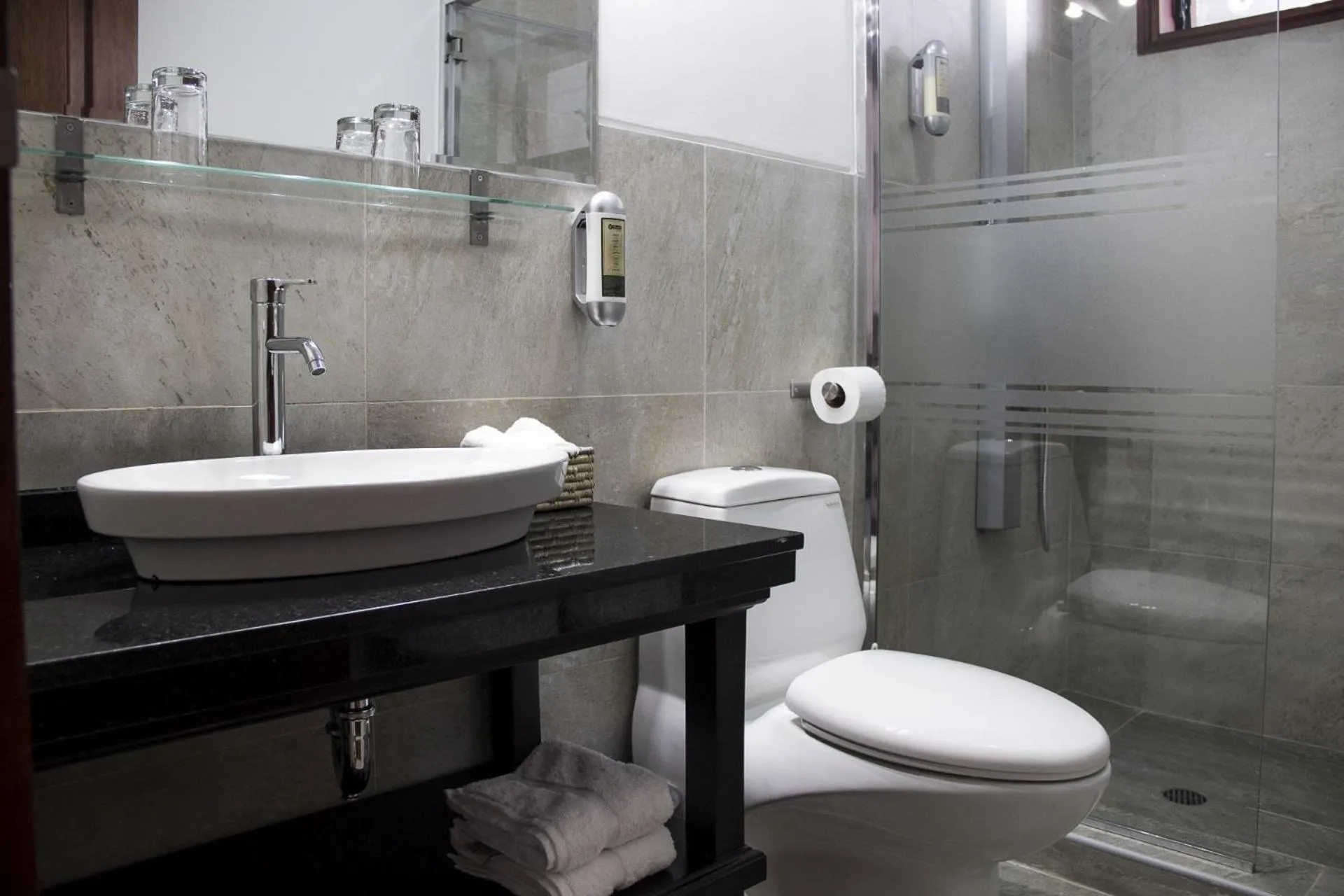 Shower in Illa Hotel