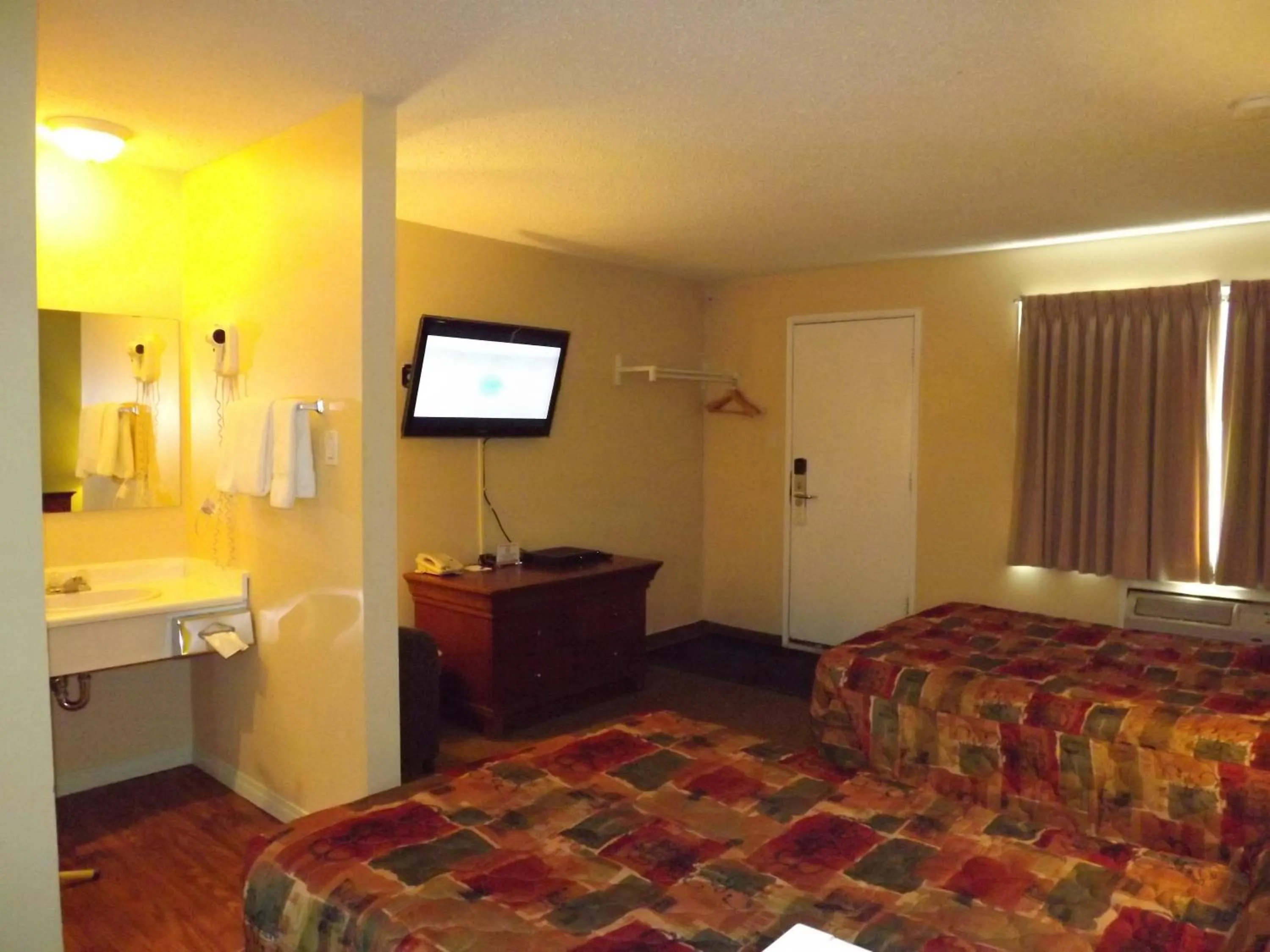 Other, Bed in Canadas Best Value Inn Whitecourt