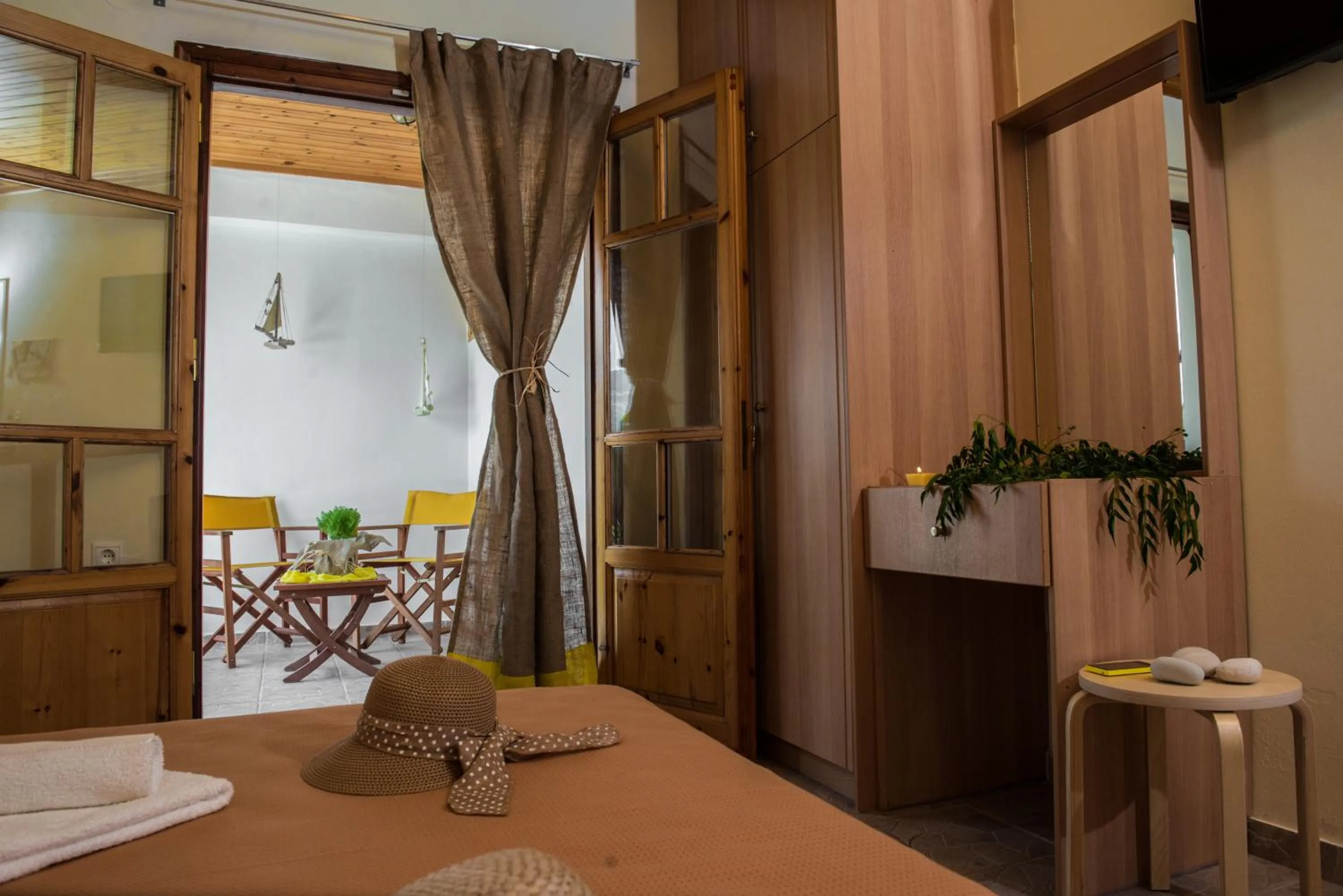 Decorative detail in Summer Bed Nydri