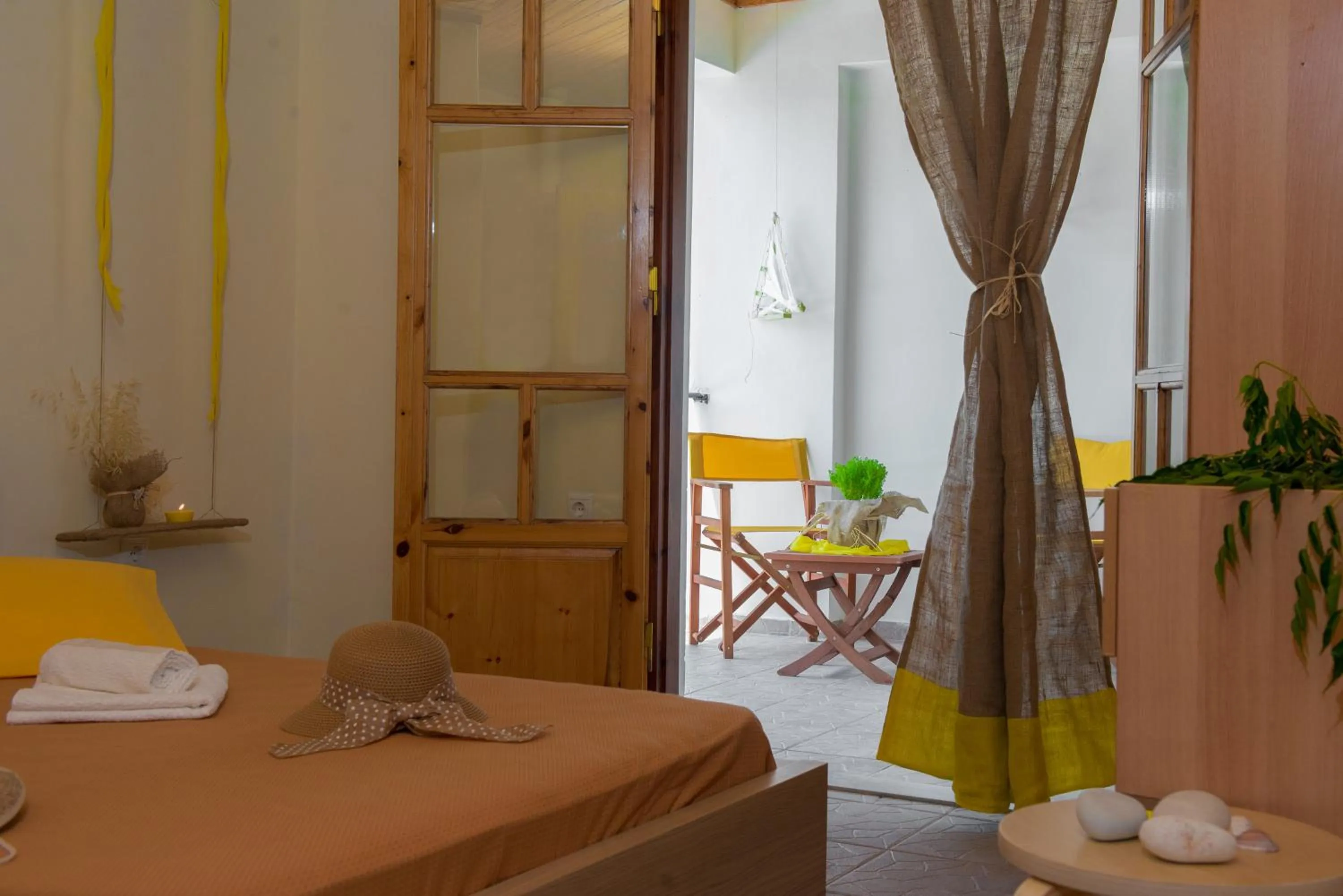 Decorative detail, Bed in Summer Bed Nydri