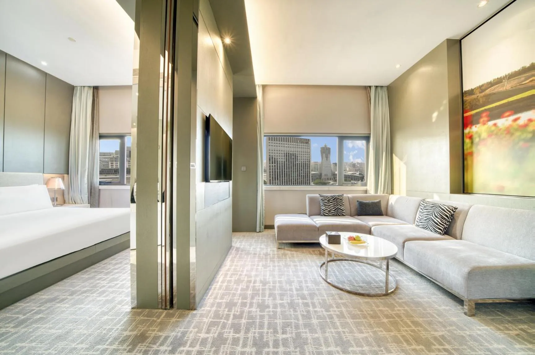 Living room, Bed in Hangzhou Tower Hotel