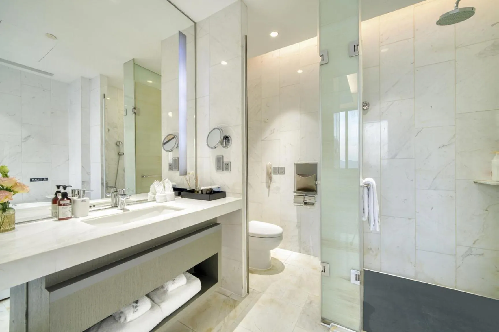 Toilet in Hangzhou Tower Hotel