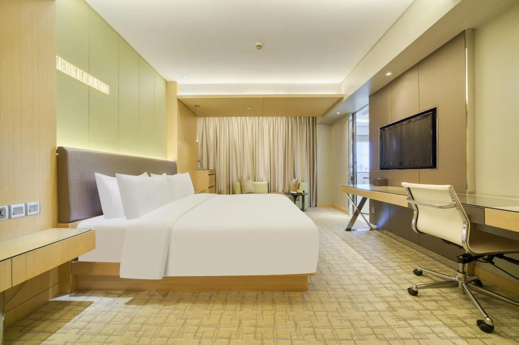 Photo of the whole room, Bed in Hangzhou Tower Hotel
