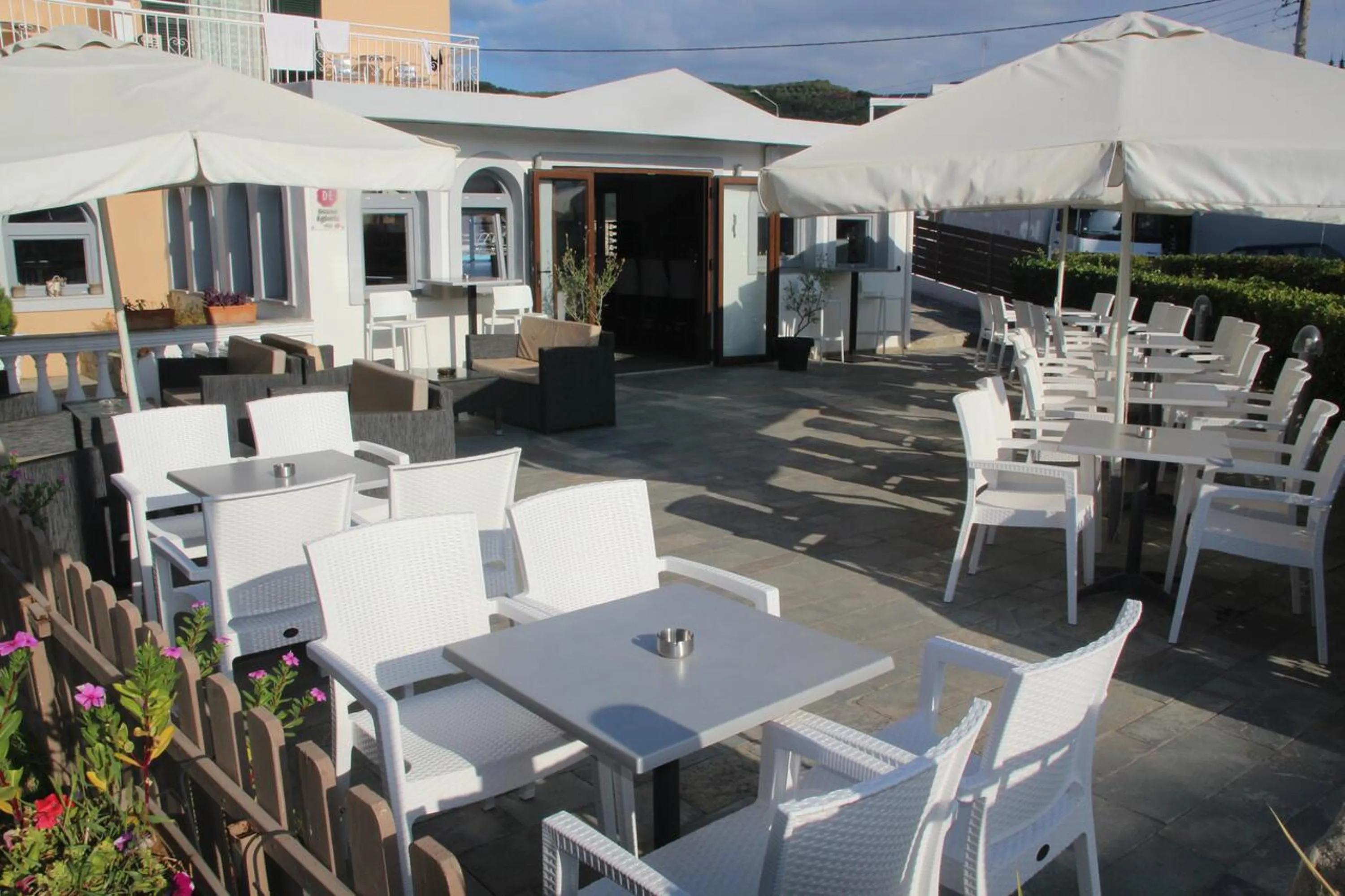 Restaurant/places to eat in SeaBird Hotel