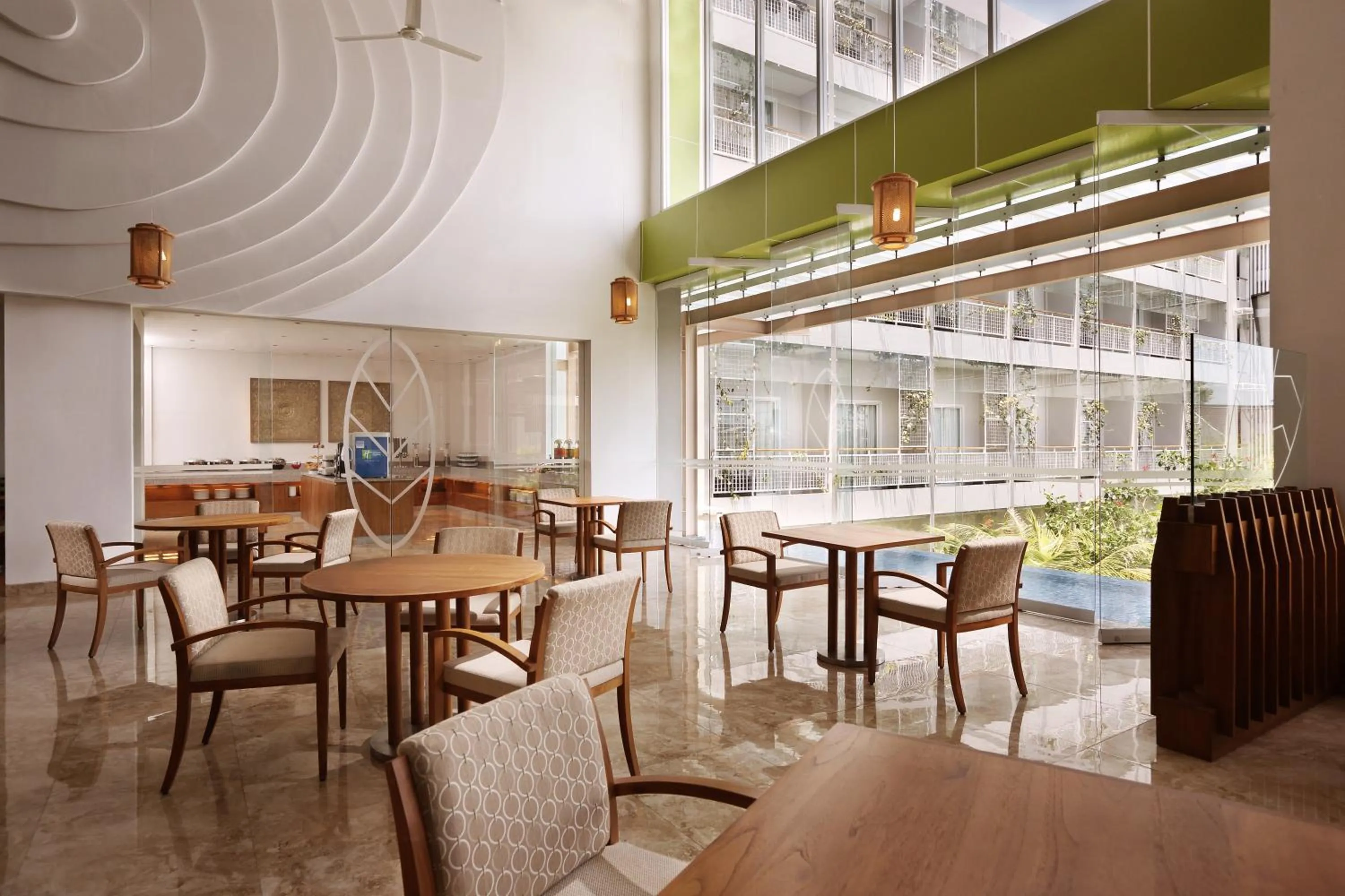 Restaurant/places to eat in Diamond Hotel Kuta Bali